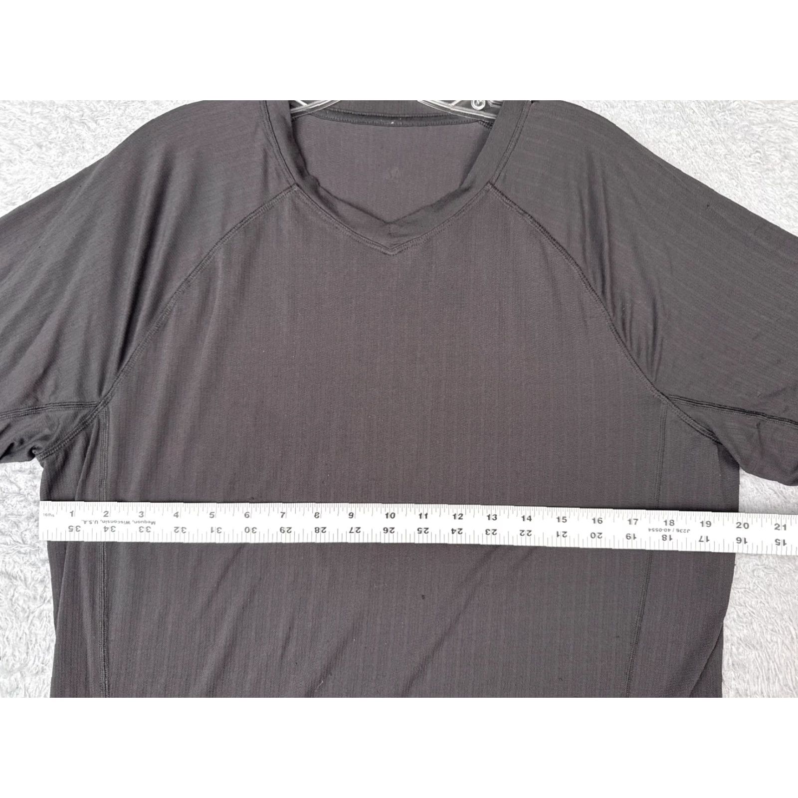 Lululemon Lululemon Shirt Women 10 Gray Short Sleeve V-Neck Vertical Stripe Gym Workout Shirt Size L / US 10 / IT 46 - 7 Thumbnail