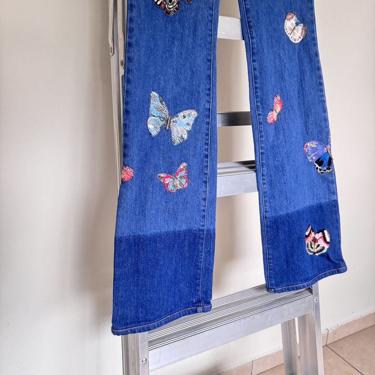 Valentino Valentino Butterfly Patches Flared Jeans Size 25" / US 0 / IT 36 - 4 Thumbnail