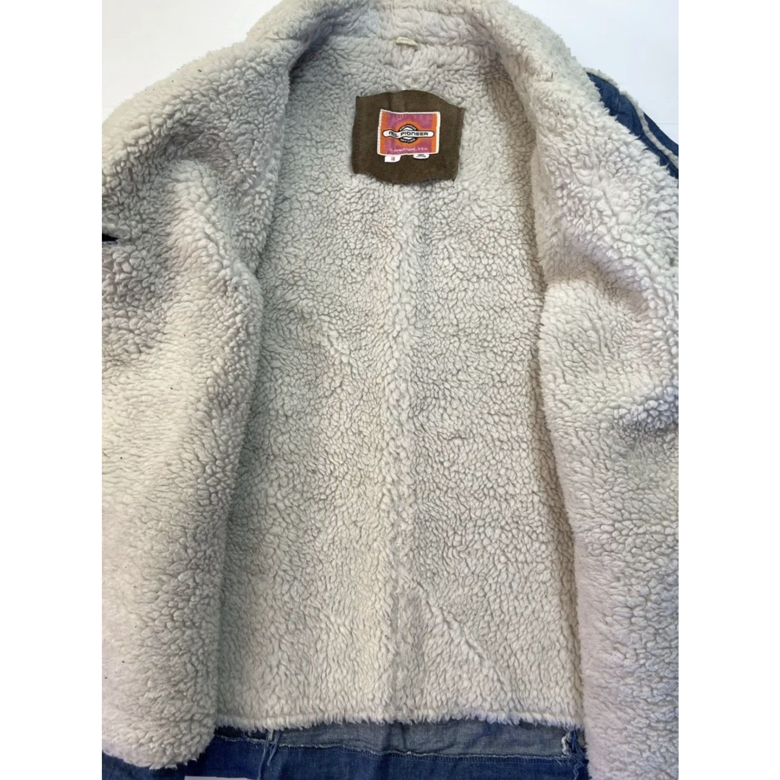 Lee VINTAGE Ms. Pioneer Denim Western Coat Long Lined Sherpa Polyester Cotton Blue Denim Women’s 70s Jacket XL Reg Complex Size XXL / US 16-18 / IT 52-54 - 4 Thumbnail