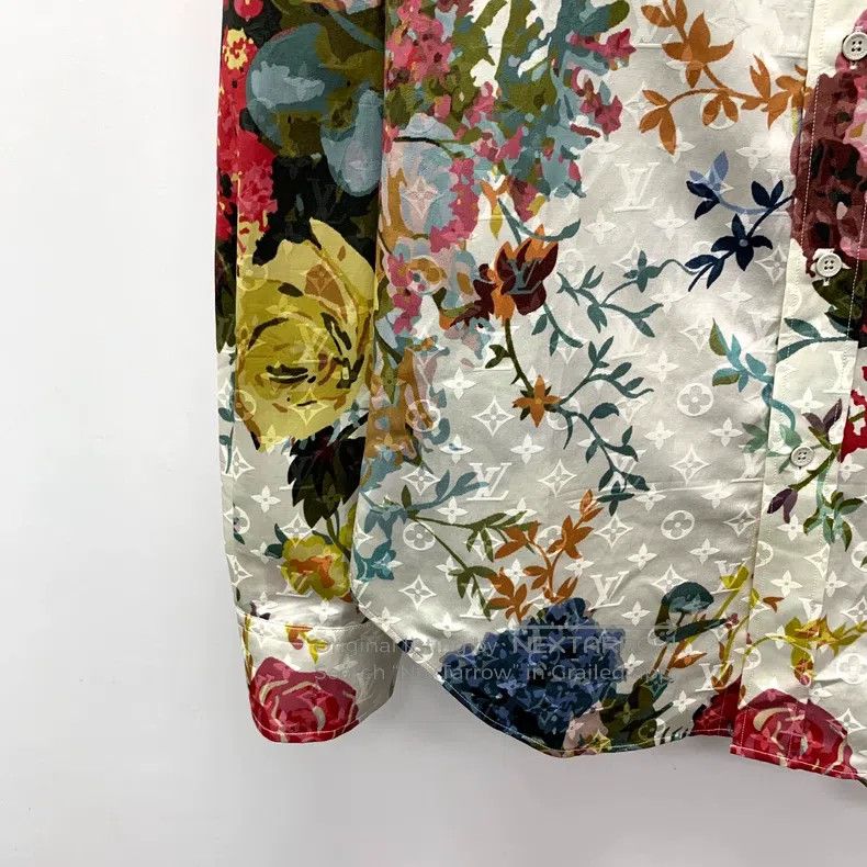 Louis Vuitton Louis Vuitton Color-block floral logo full-print silk lape Size US M / EU 48-50 / 2 - 4 Thumbnail