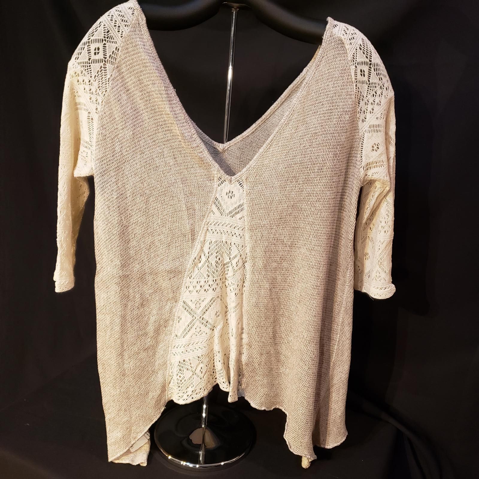 Other Hollister Women's Beige Knit Top with Lace Detailing Size XS / US 0-2 / IT 36-38 - 2 Thumbnail