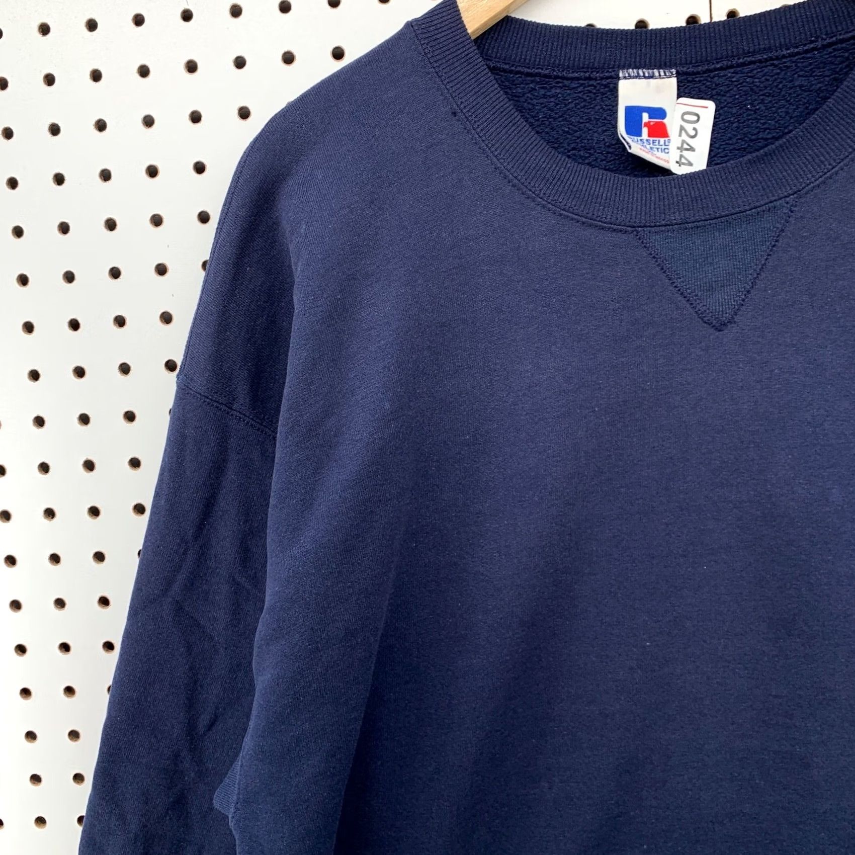 Russell Athletic VINTAGE Russell Athletic Sweatshirt Crewneck XL Navy Blue Mens 90s Distress Cotton Crew Neck Sweatshirt Size US XL / EU 56 / 4 - 4 Thumbnail