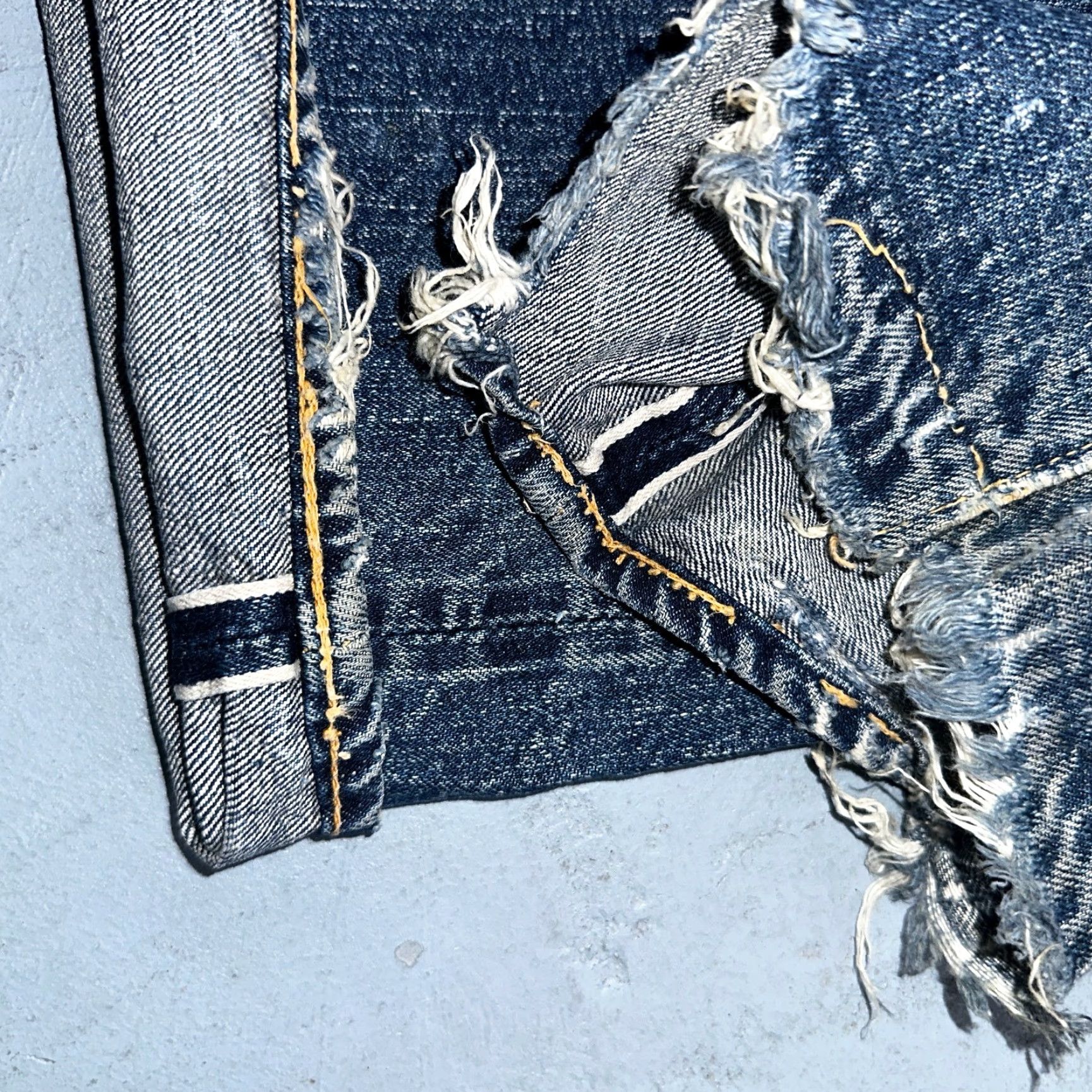 Levi's VINTAGE Levi's 501 XX Big E 1940s Redline Selvedge Jeans 29x28 Blue Distressed Mens Size US 29 - 4 Thumbnail