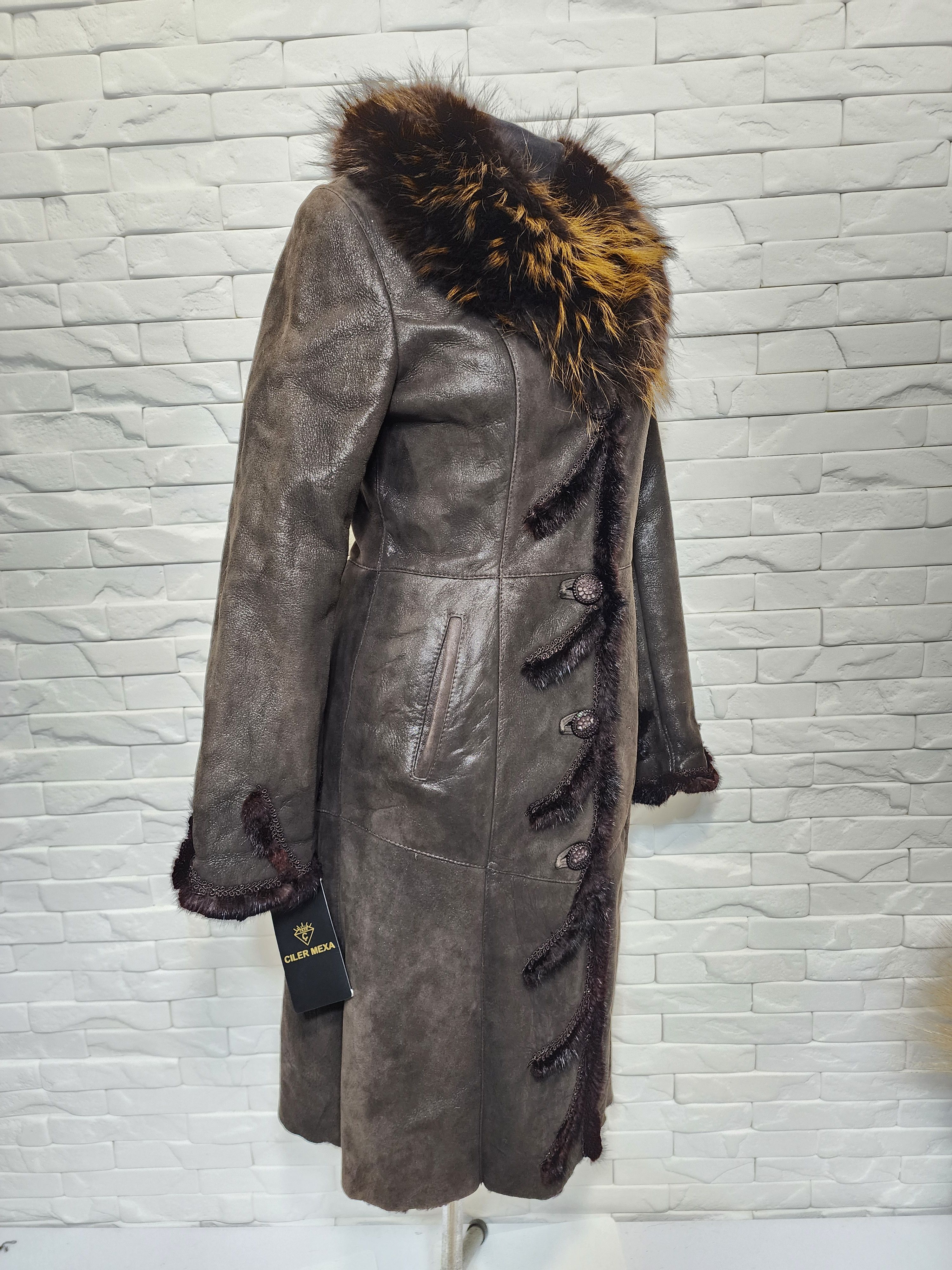 Uniqlo Women's Brown Sheepskin Coat: Genuine Fur Collar Size M / US 6-8 / IT 42-44 - 6 Thumbnail