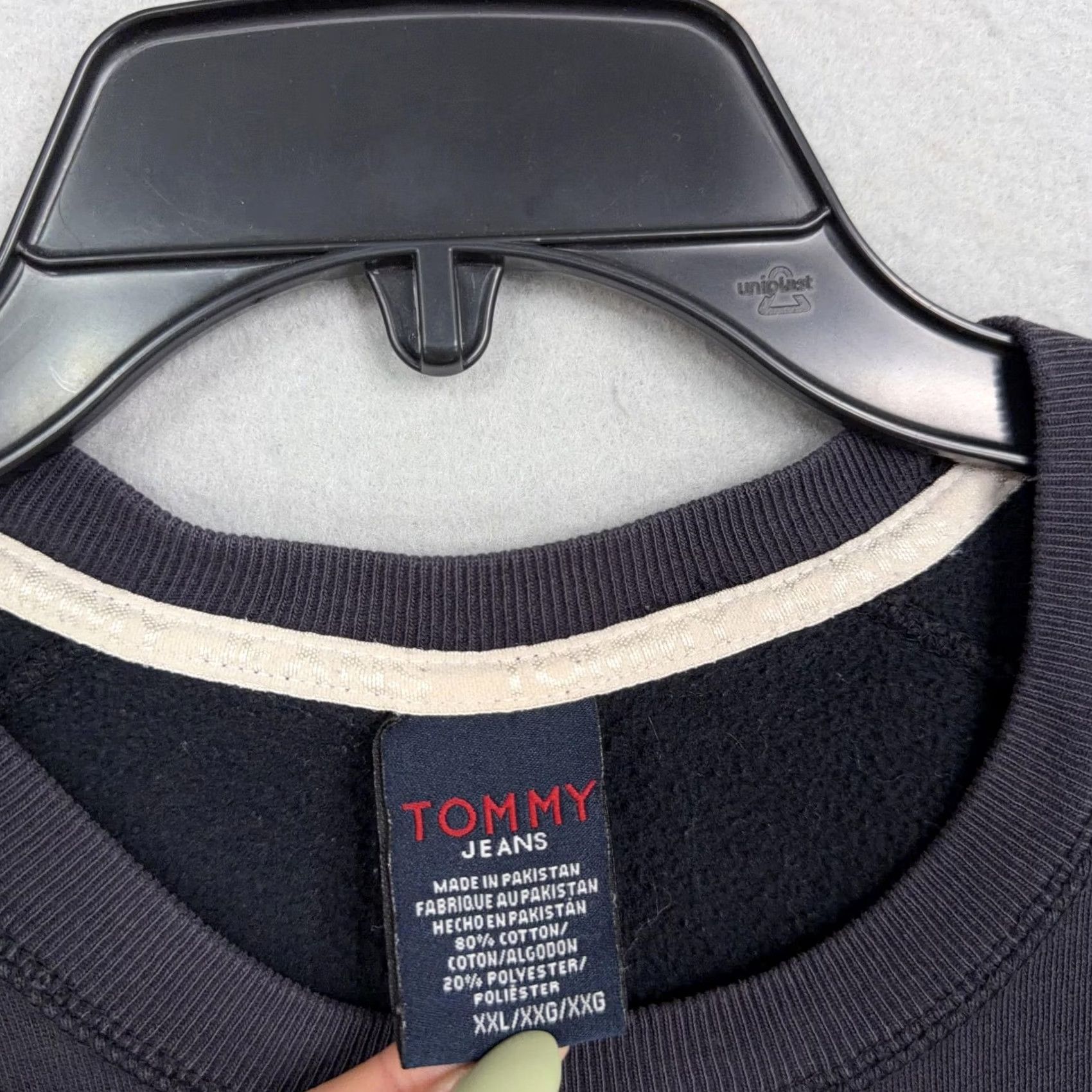 Tommy Hilfiger VINTAGE Tommy Hilfiger Sweatshirt Mens 2XL Blue Fleece Crewneck Pullover 90s TH Denim Logo graphic print Size US XXL / EU 58 / 5 - 5 Thumbnail