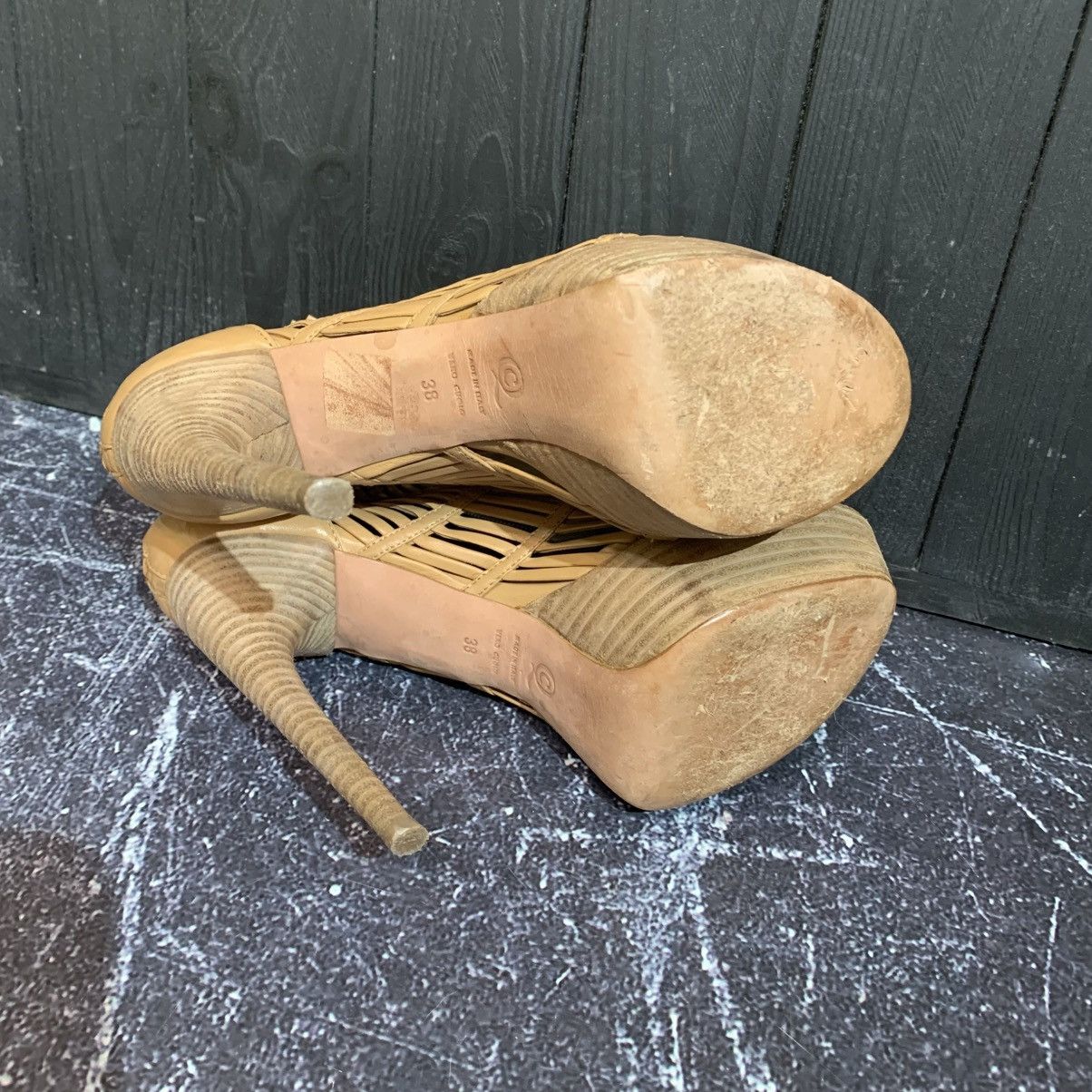 Alexander McQueen Alexander MaQueen Beige Leather Platform Cage Heels size 38 Size US 8 / IT 38 - 9 Thumbnail