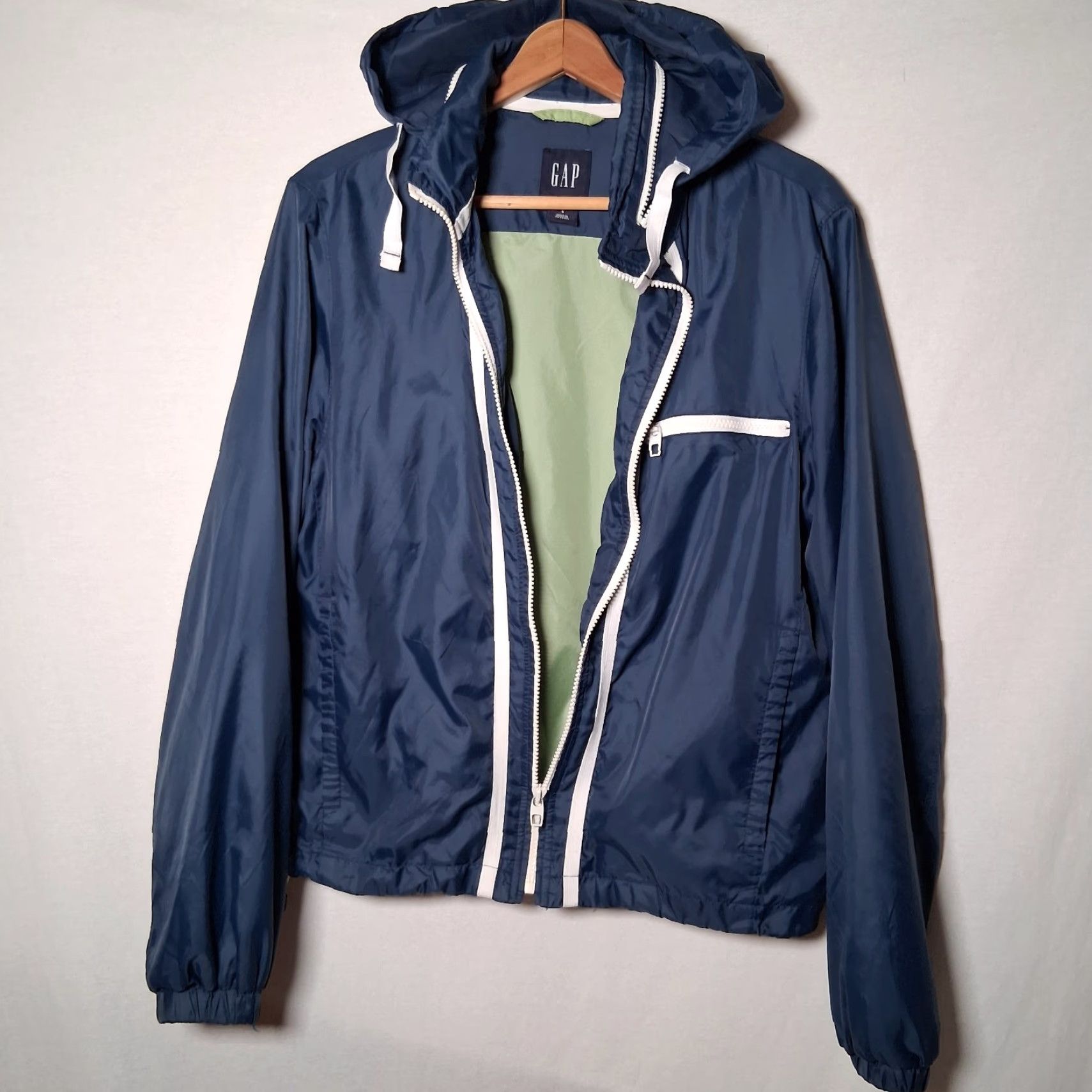 Gap VINTAGE Gap Windbreaker Jacket Men S Blue Full Zip Roll Away Hood Short Jacket Size US S / EU 44-46 / 1 - 3 Thumbnail