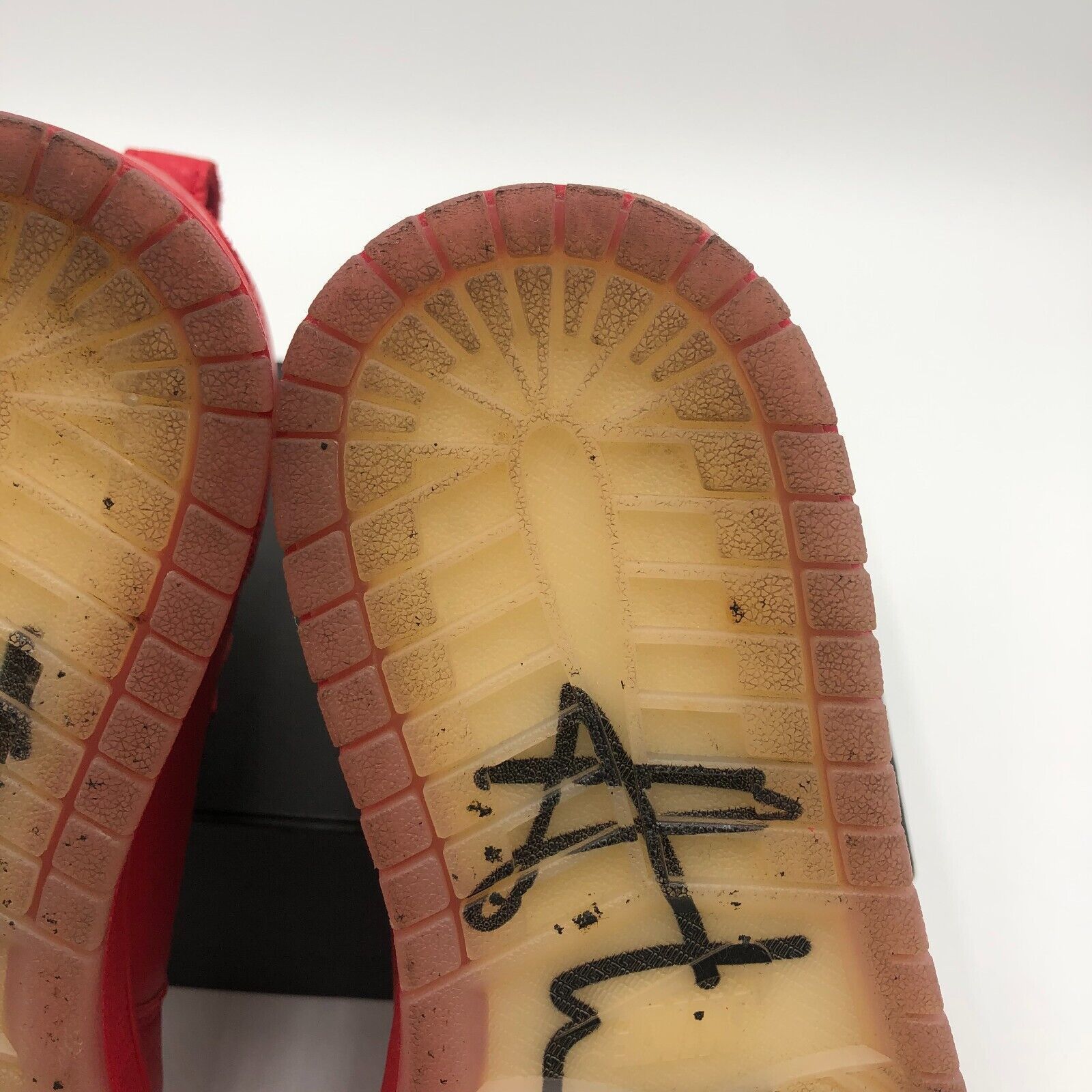 Jordan Brand × Vogue Size 6.5 - Jordan 1 Retro High Zip x Anna Wintour Red Size US 6.5 / IT 36.5 - 19 Thumbnail