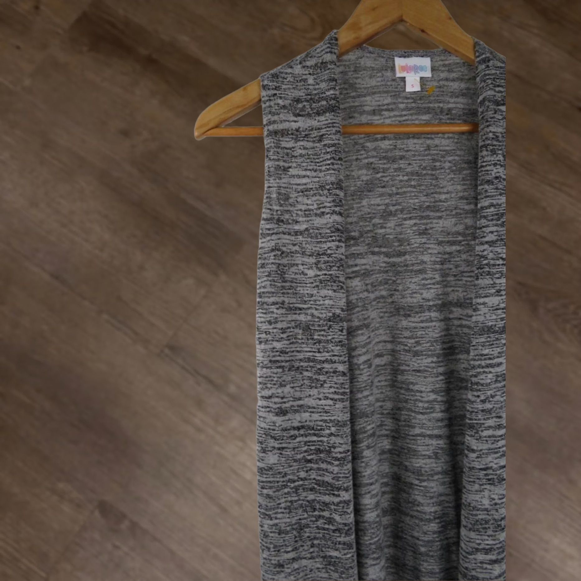 Vintage VINTAGE LuLaRoe Joy Vest Small Duster Cardigan Womens Sleeveless Gray Heathered Black Unicorn Size S / US 4 / IT 40 - 1 Thumbnail