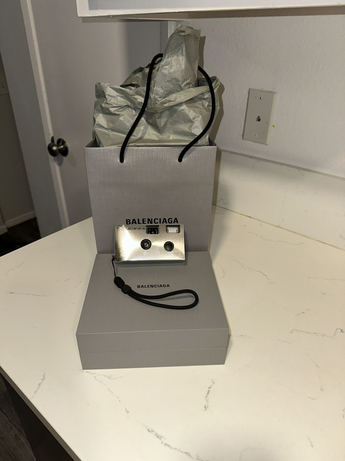 Balenciaga Balenciaga gray disposable camera Size ONE SIZE - 4 Thumbnail