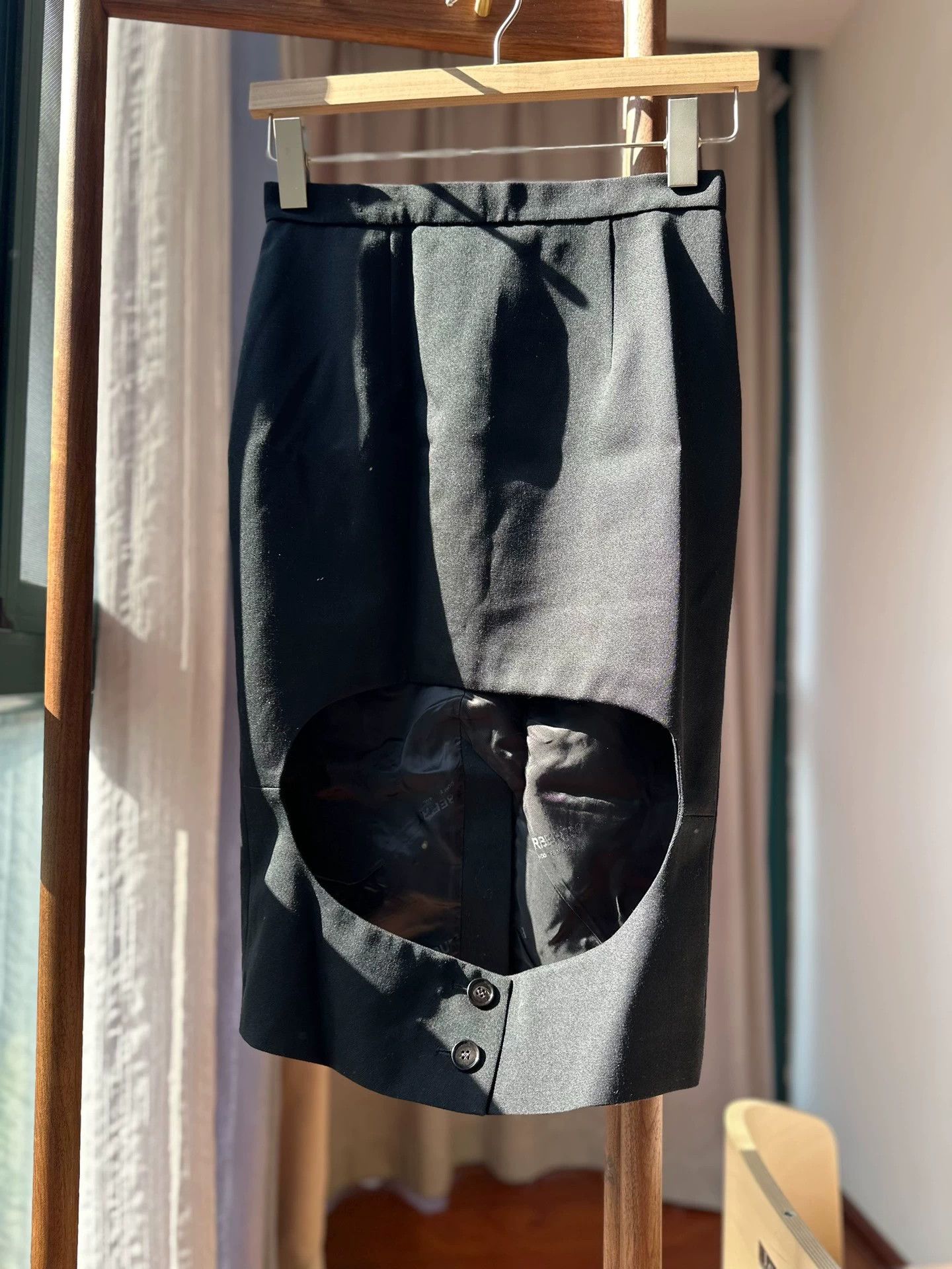 Burberry Burberry Runway Wool Pencil Skirt 38 Back Slit Front Cutout Size 27" / US 4 / IT 40 - 2 Thumbnail