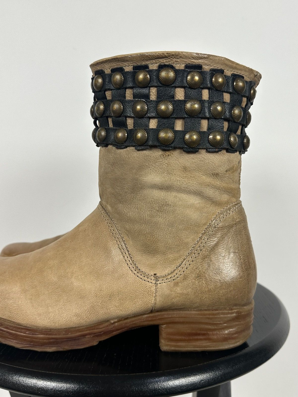 A.S.98 A.S.98. Airstep Beige Leather Studded Biker Ankle Boots Size US 7 / IT 37 - 13 Thumbnail
