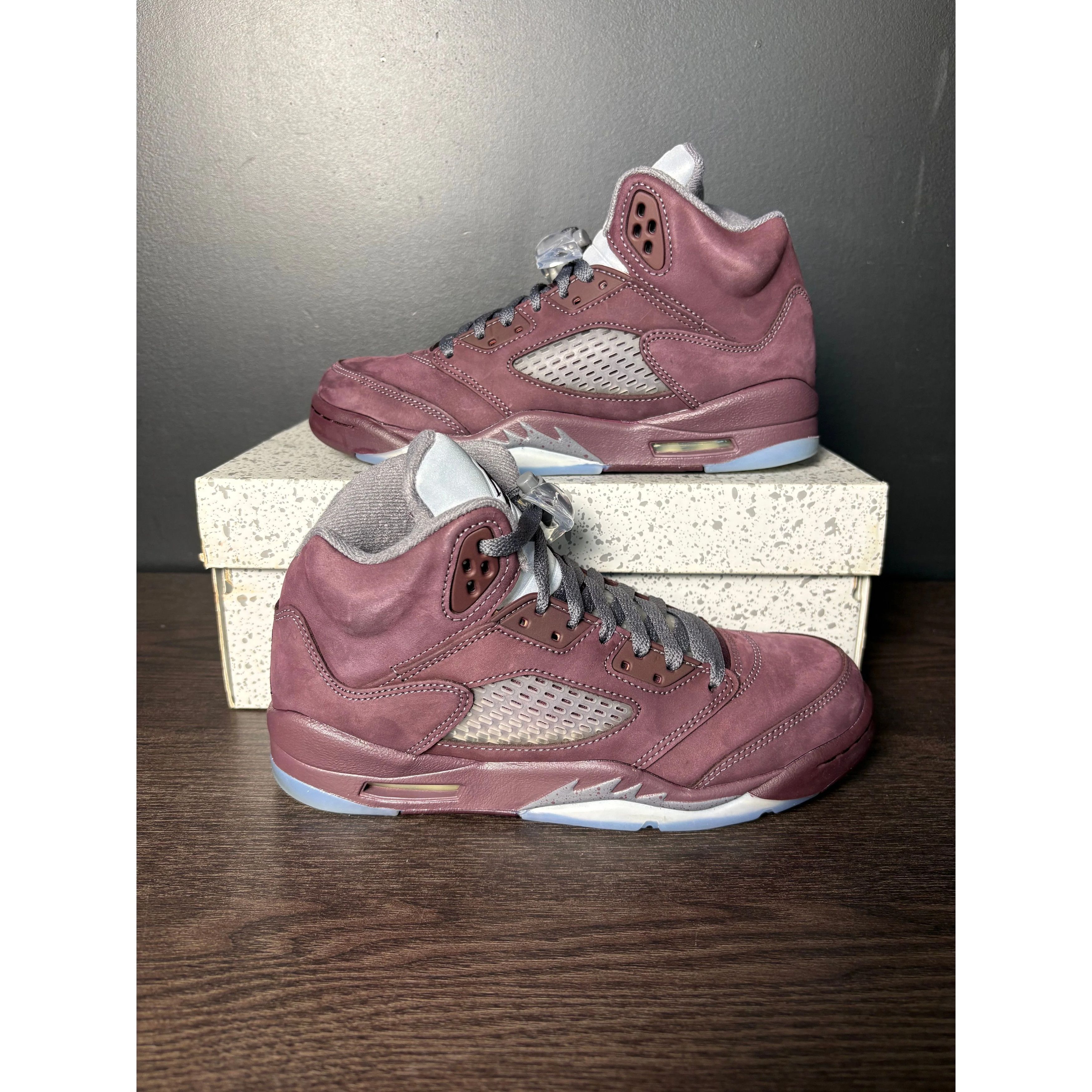 Jordan Brand 6Y - Air Jordan 5 Retro "Burgundy" (2023) (GS) **PRE-OWNED** Size US 6 / EU 39 - 1 Thumbnail