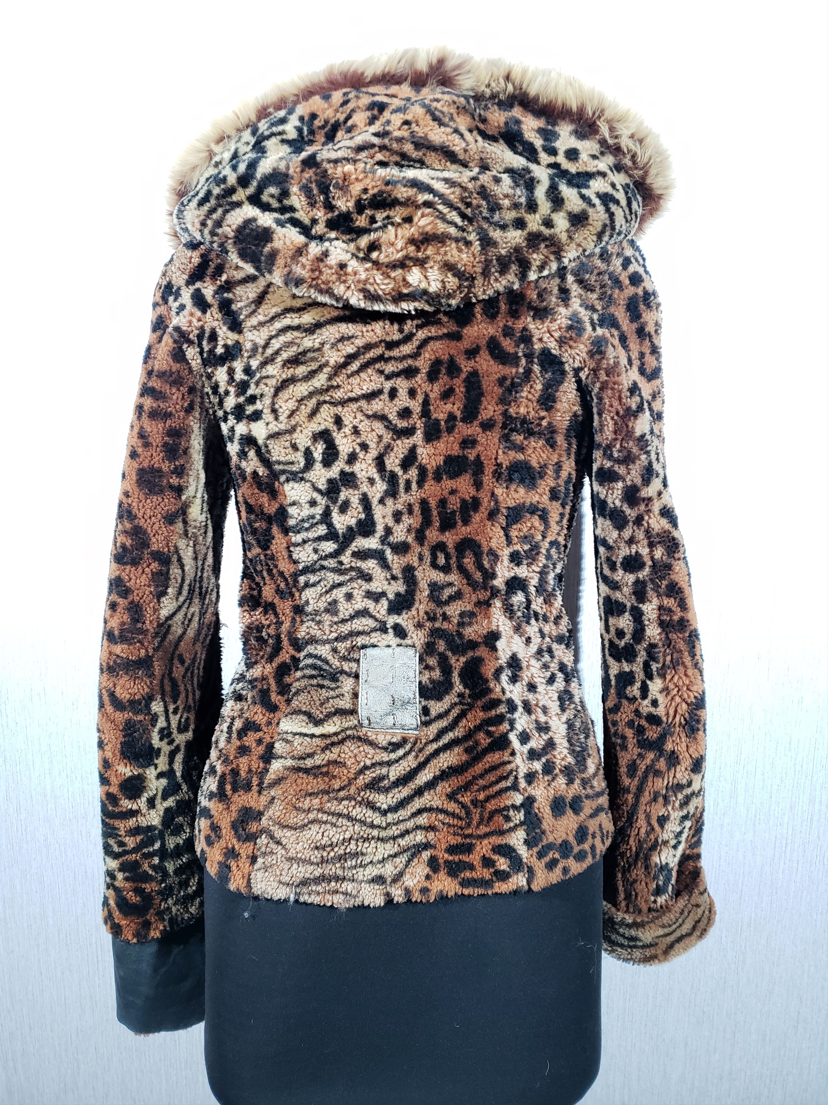 Designer Two-sided warm women's sheepskin coat. Size M / US 6-8 / IT 42-44 - 8 Thumbnail