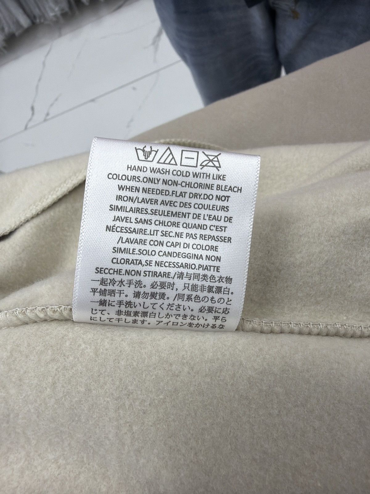 Essentials Fear of God Essentials Shorts “Wheat” Size US 34 / EU 50 - 4 Thumbnail