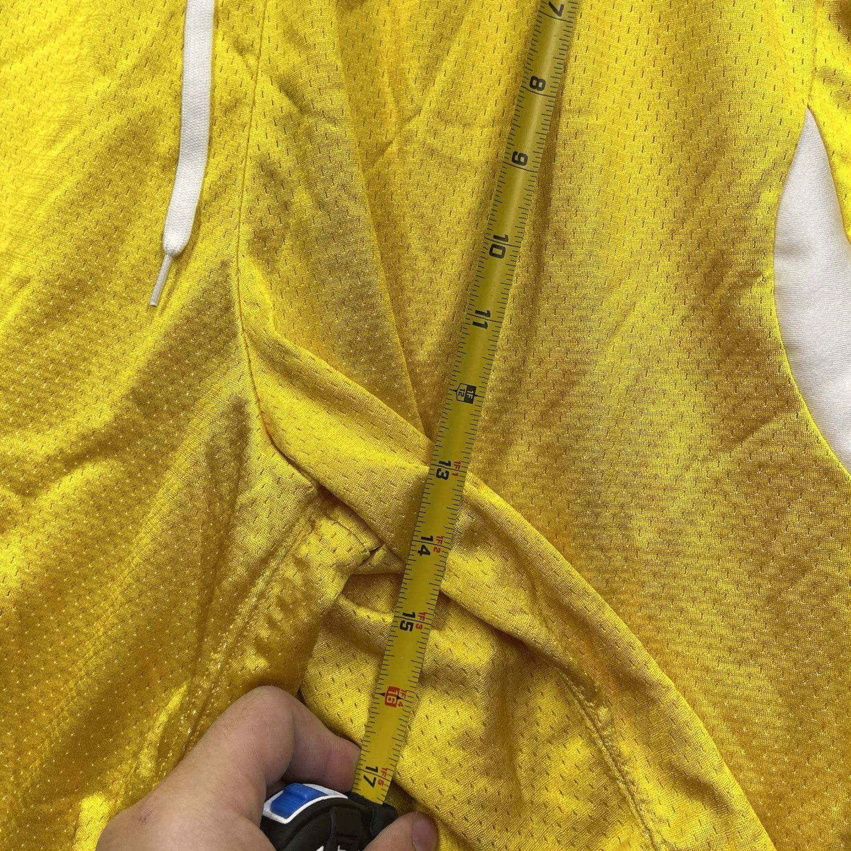 Adidas VINTAGE adidas Michigan Wolverines Shorts Mens XL Team Issued Basketball Y2K Size US 36 / EU 52 - 6 Thumbnail