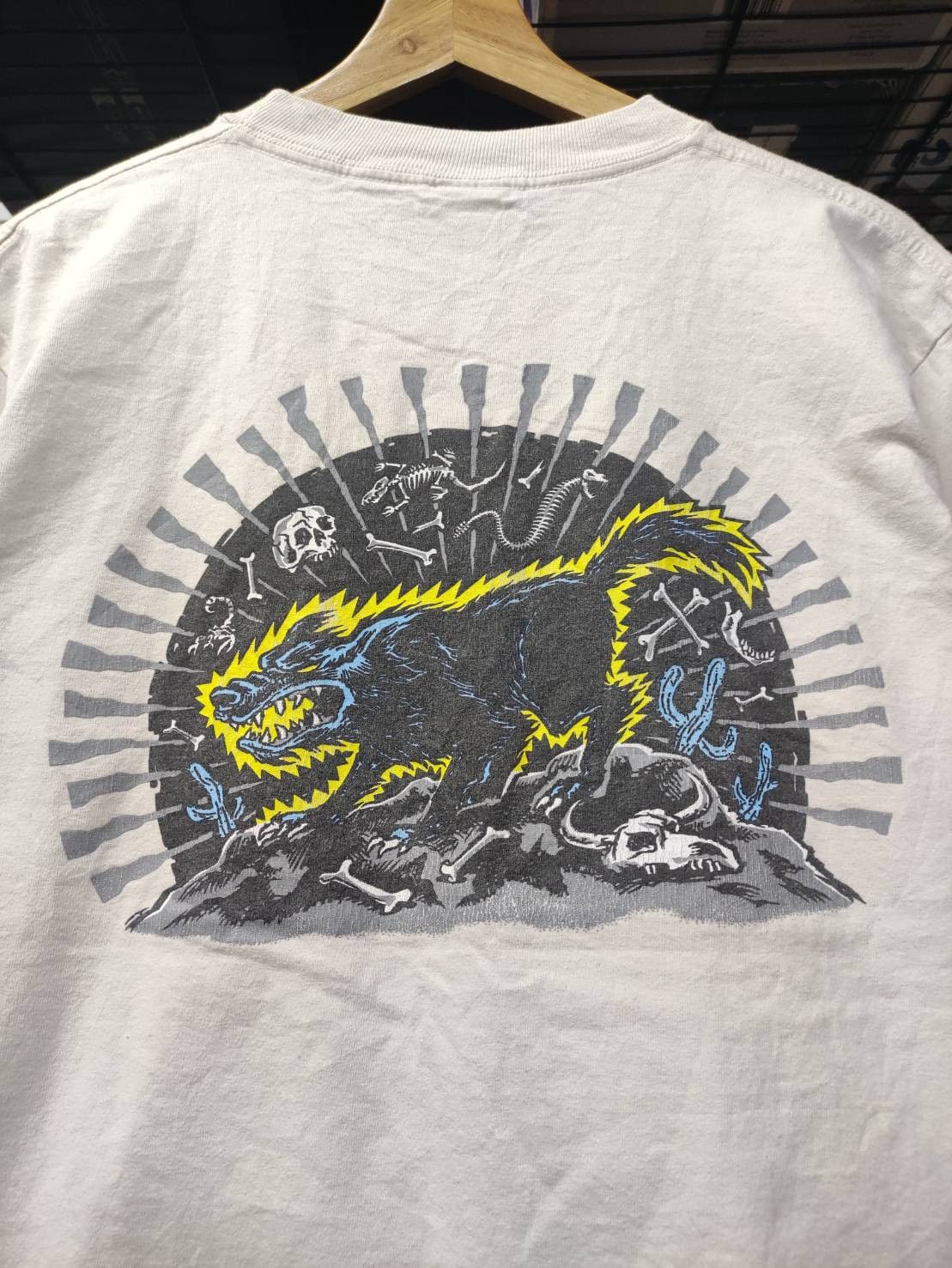 Santa Cruz Skateboards Vtg 00's Santa Cruz x Jeff Kendall " Kendall Wolf " T-Shirt Size US M / EU 48-50 / 2 - 1 Thumbnail