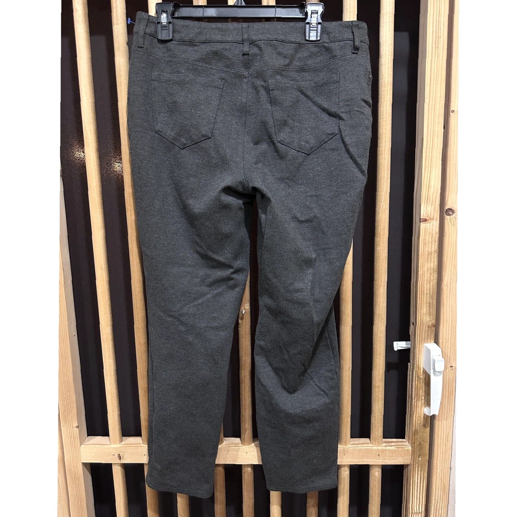 Vintage Chicos Womens Pants Dress Pants Grey Ponte 10 Tapered Straight Leg 26in Inseam 32in Waist Pockets Stretch Business Casual Regular Size 10 Womens Size 32" / US 10 / IT 46 - 2 Thumbnail