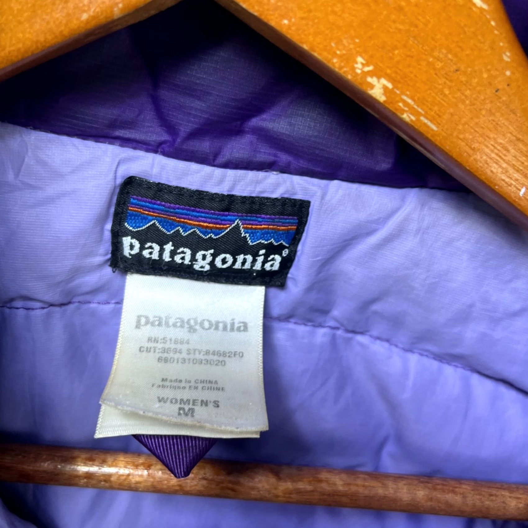 Patagonia VINTAGE Patagonia Lightweight Puffer Jacket Women M Purple 90s Sports Hip Hop Logo Embroidered Hooded All Seasons Size M / US 6-8 / IT 42-44 - 6 Thumbnail