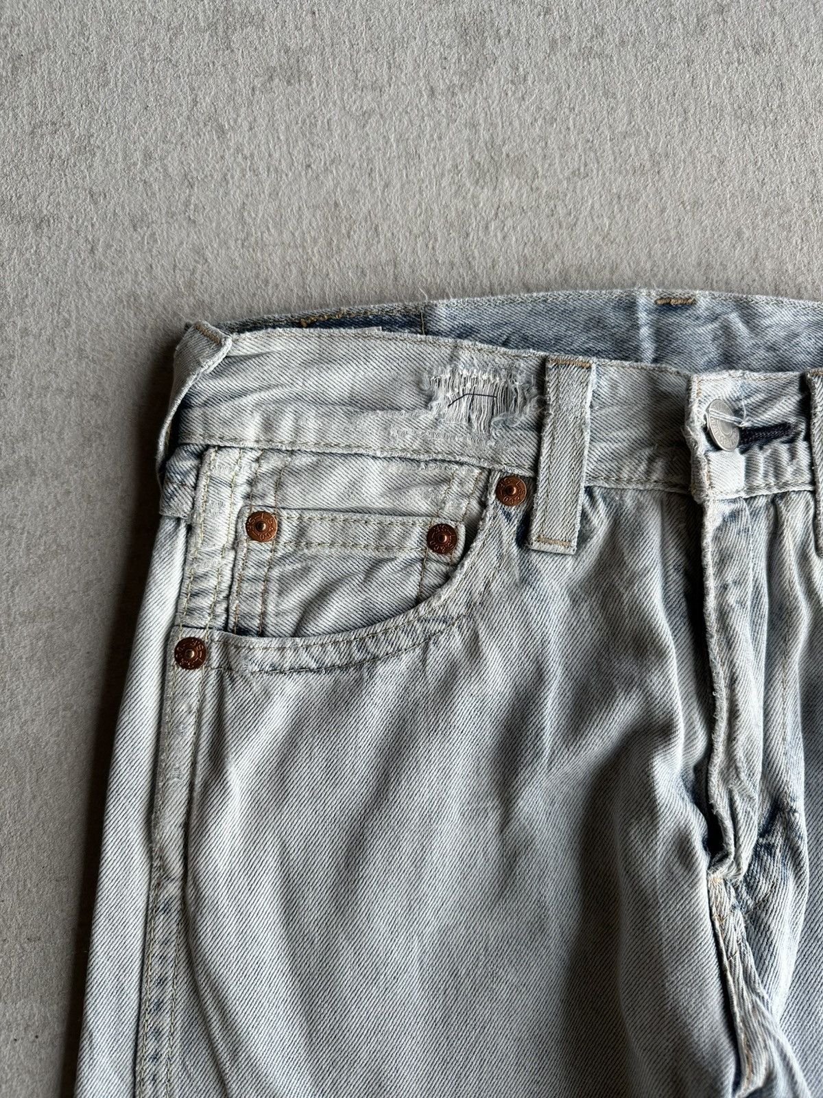 Levi's ✨SEND OFFERS✨ LEVI’S Jeans Light Wash Distressed Denim Pants Size US 30 / EU 46 - 3 Thumbnail