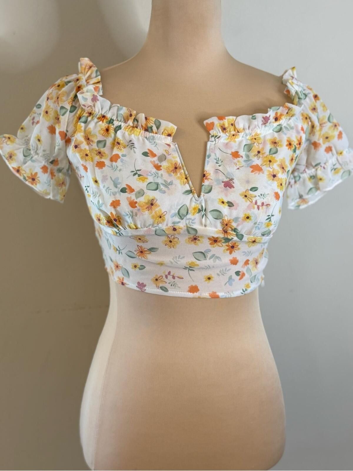 Other Eilly Bazar ditsy floral crop top ruffled short sleeves SM Size S / US 4 / IT 40 - 5 Thumbnail