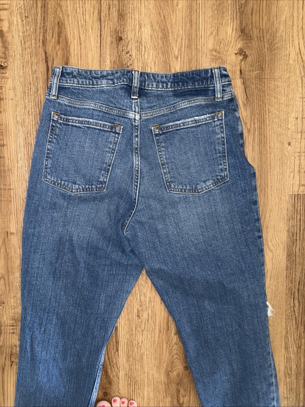 Abercrombie & Fitch Abercrombie Fitch Mom High Rise Curve Love Distressed Jeans Size 28" / US 6 / IT 42 - 9 Thumbnail