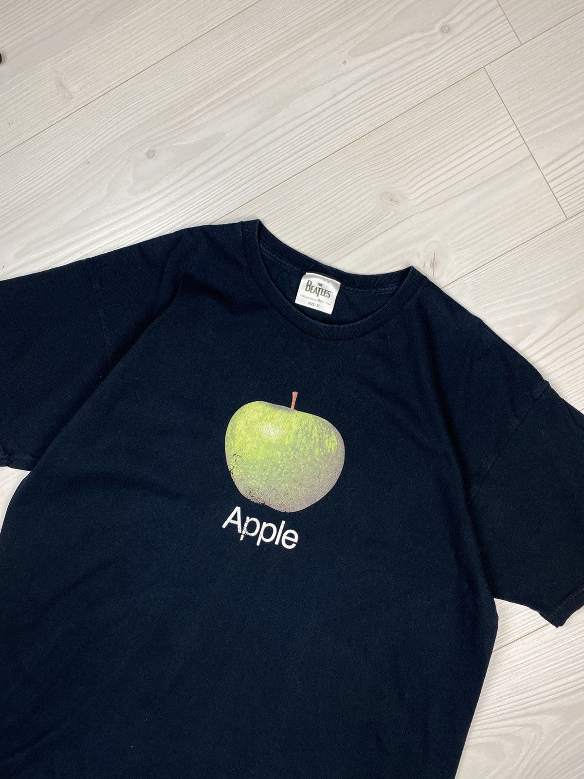 Band Tees Vintage The Beatles apple 2005 T-shirt Size US XL / EU 56 / 4 - 2 Thumbnail
