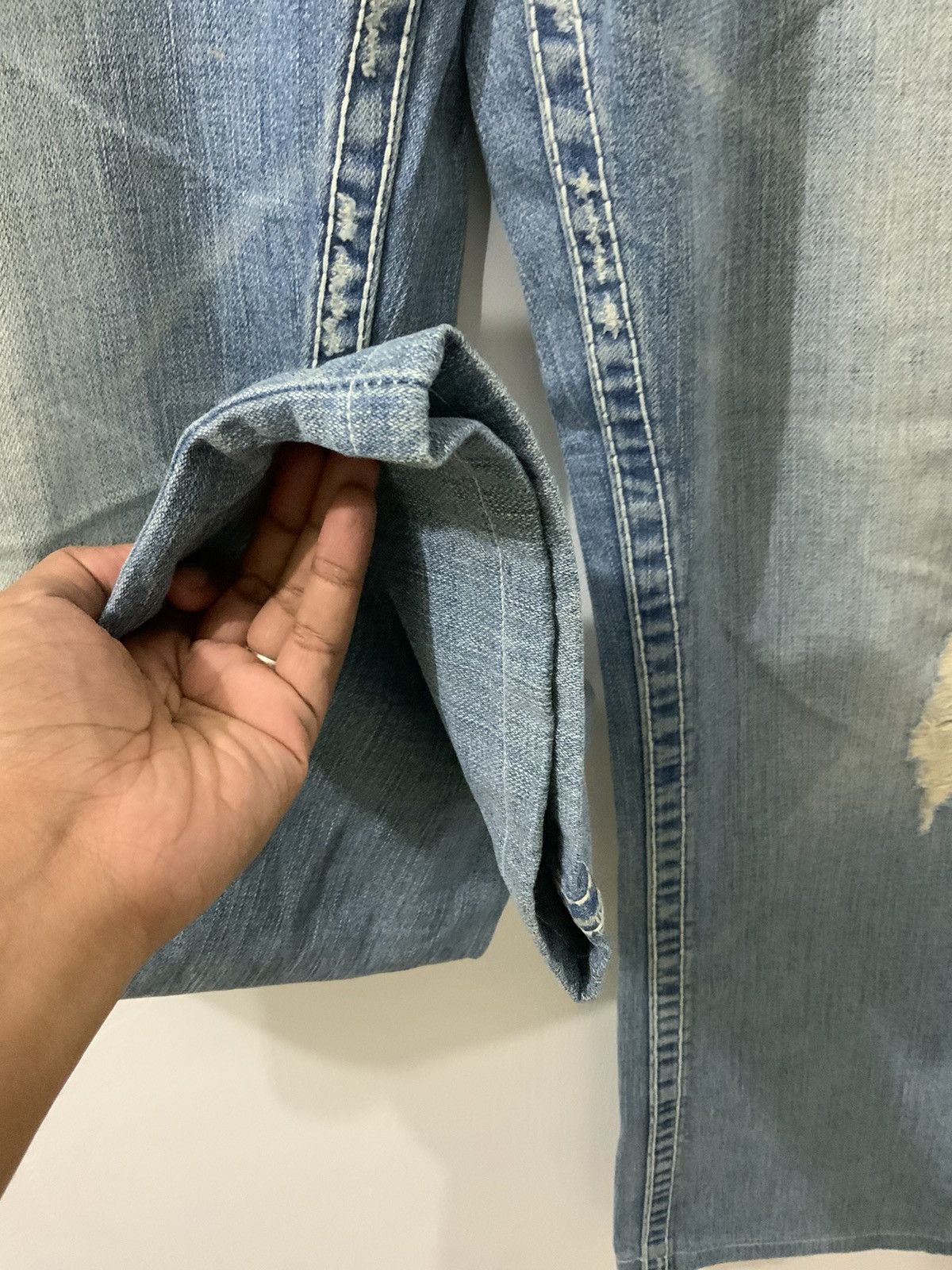 True Religion True Religion Distressed Acid Wash Fade Jeans Size US 33 - 7 Thumbnail