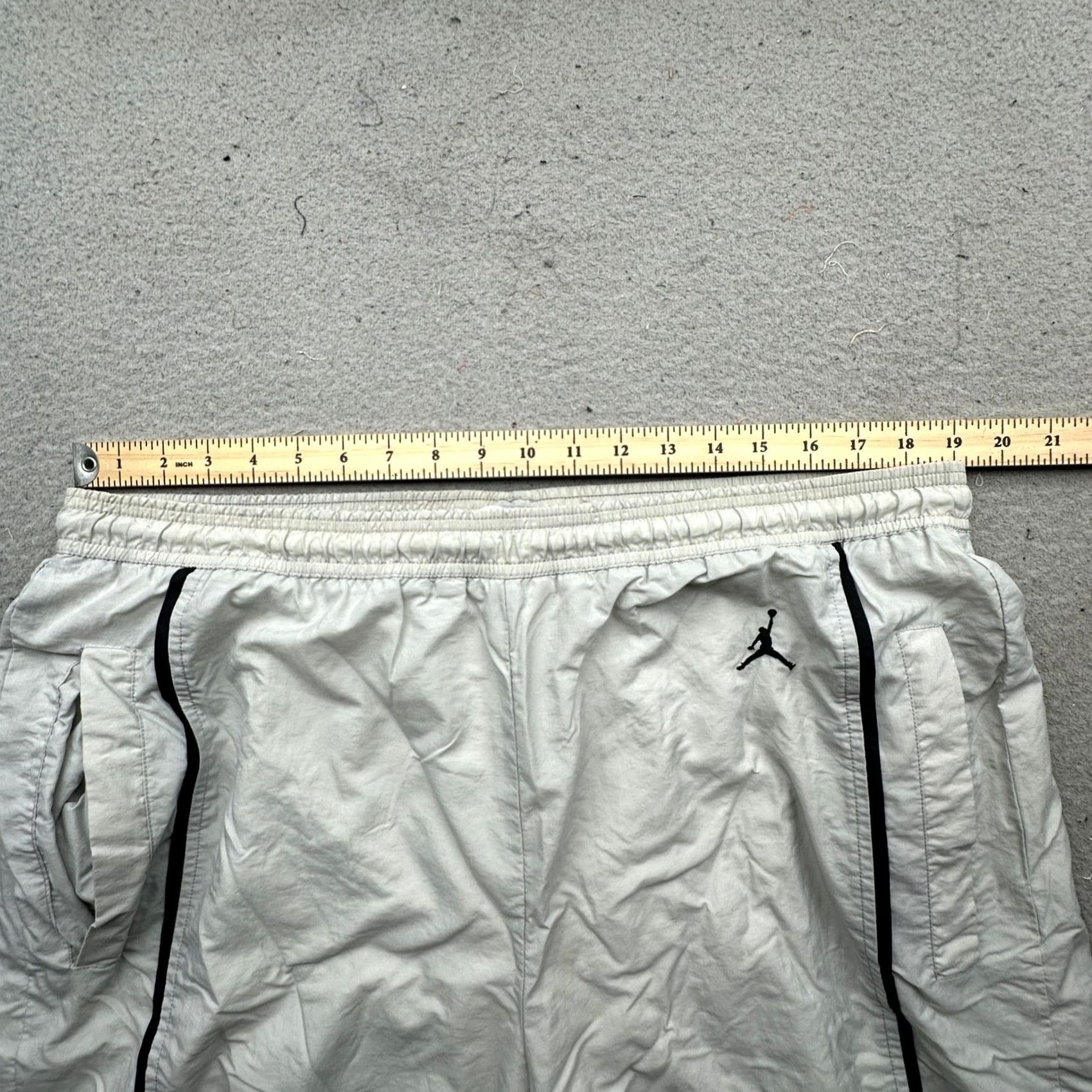 Nike VINTAGE Nike Air Jordan Lined Nylon Warm Up Ankle Zip Pants Mens XL Gray Men's XL Wide-Leg Size US 36 / EU 52 - 4 Thumbnail