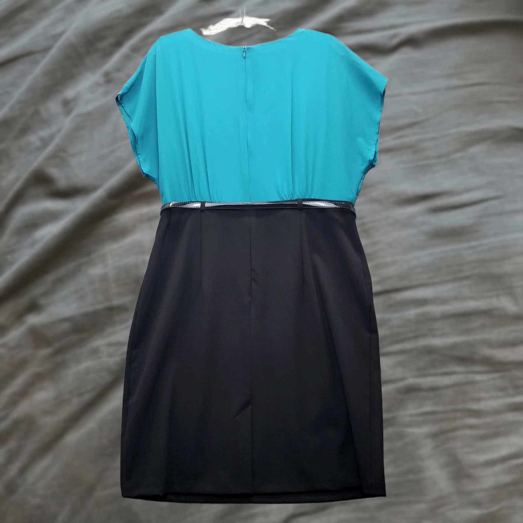 Vintage AGB Womens Size 14 Green Black Belted Sheath Dress V Neck Zip Back Sleeveless (Narrow Wrap) - Casual 39" Length Size XL / US 12-14 / IT 48-50 - 1 Thumbnail