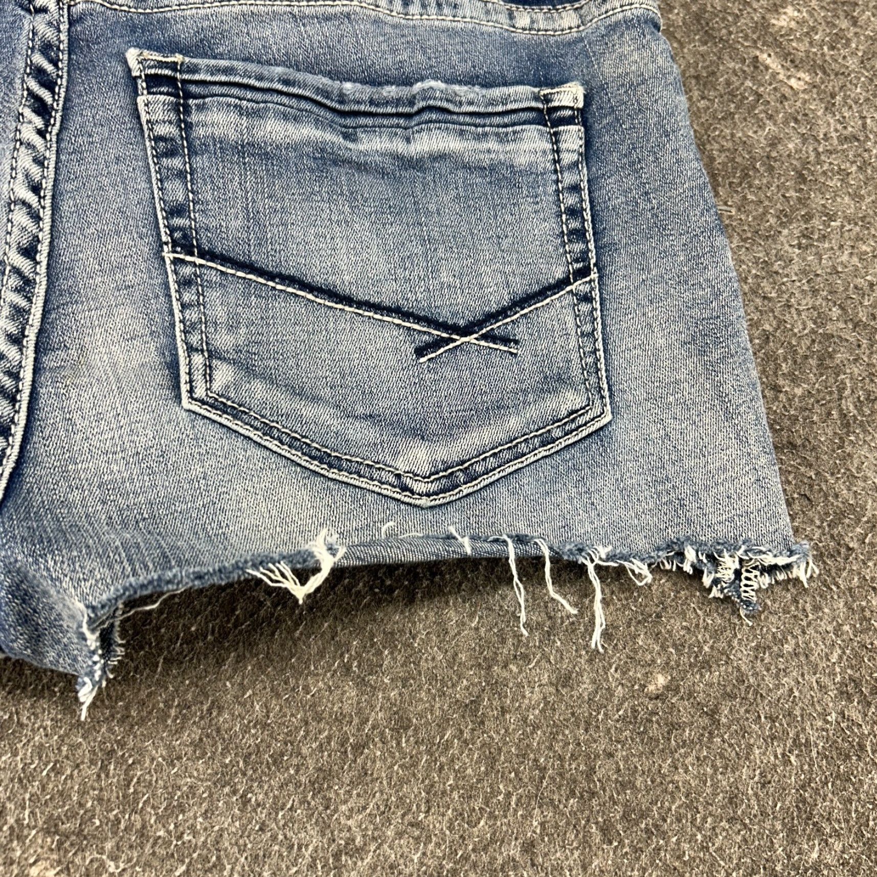 Vintage BKE Shorts Womens 28 Blue Denim Cut-Off Workwear Vintage? No Cotton Distressed Regular Size 28" / US 6 / IT 42 - 4 Thumbnail