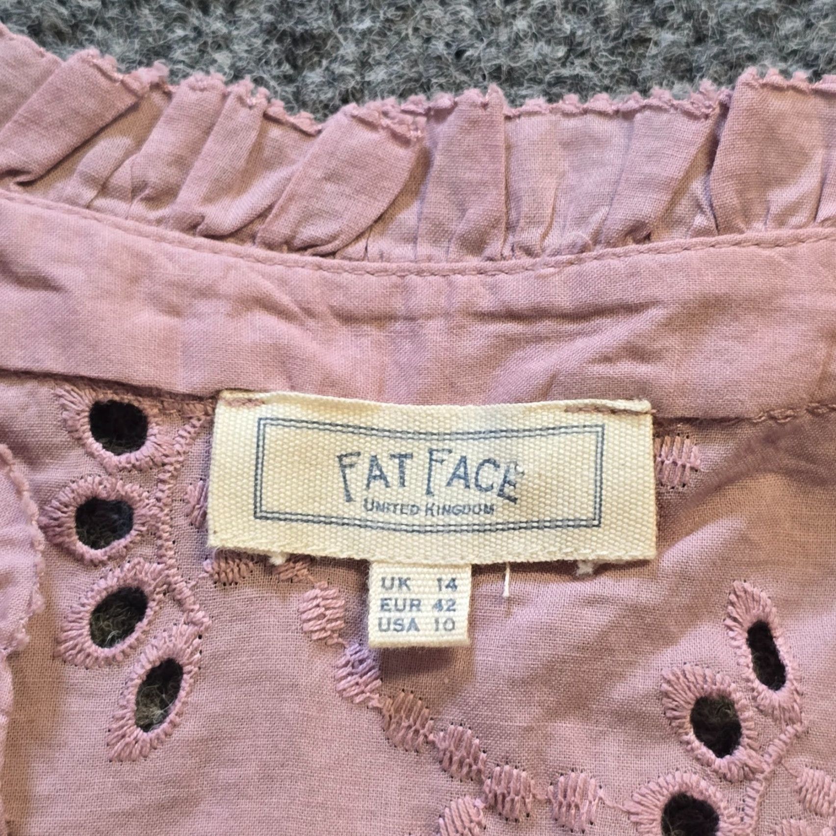FatFace Fat Face Top Womens Size 10 Pink Peasant V Neck Eyelet Lace Sleeve Boho Casual Blouse Size L / US 10 / IT 46 - 3 Thumbnail