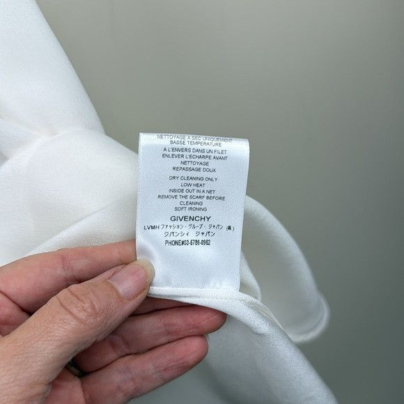 Givenchy GIVENCHY white silk logo scarf collared sleeveless blouse 10 Size L / US 10 / IT 46 - 12 Thumbnail