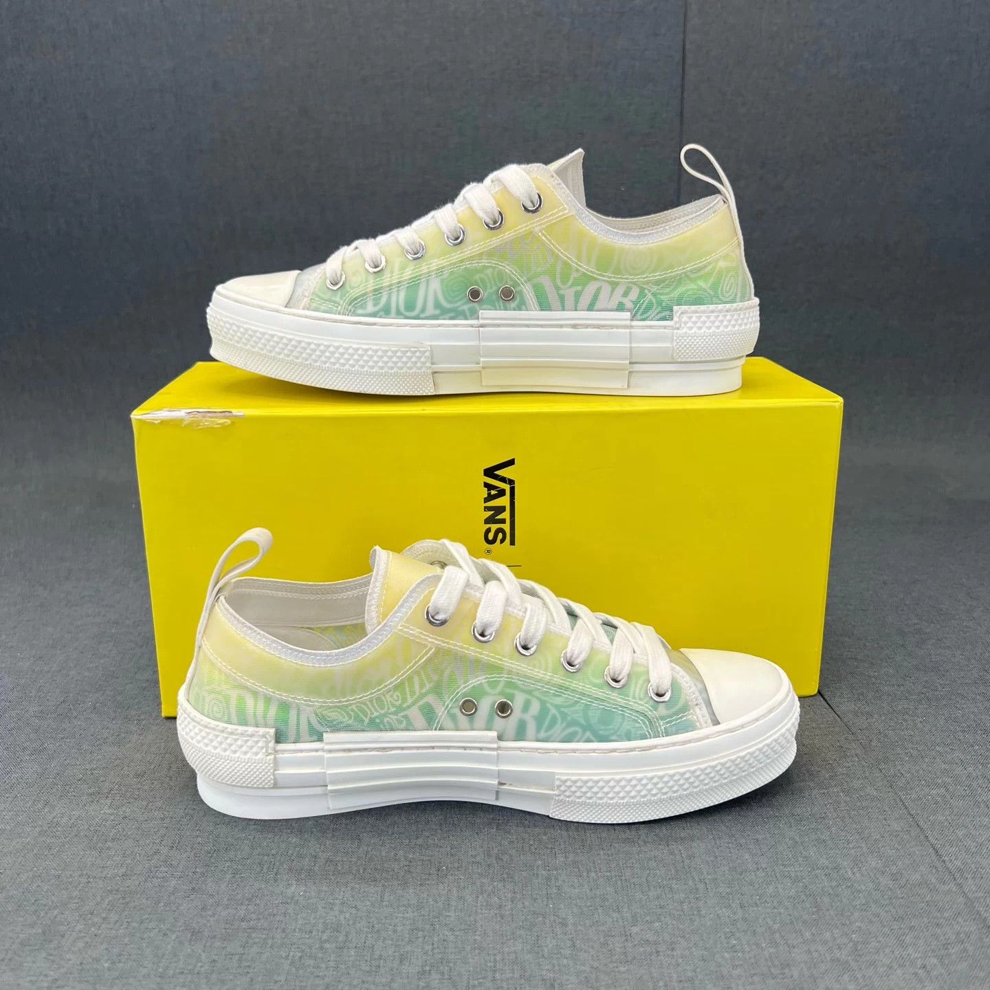 Dior Dior B23 gradient green like new size 37 with box Size US 6 / IT 36 - 3 Thumbnail