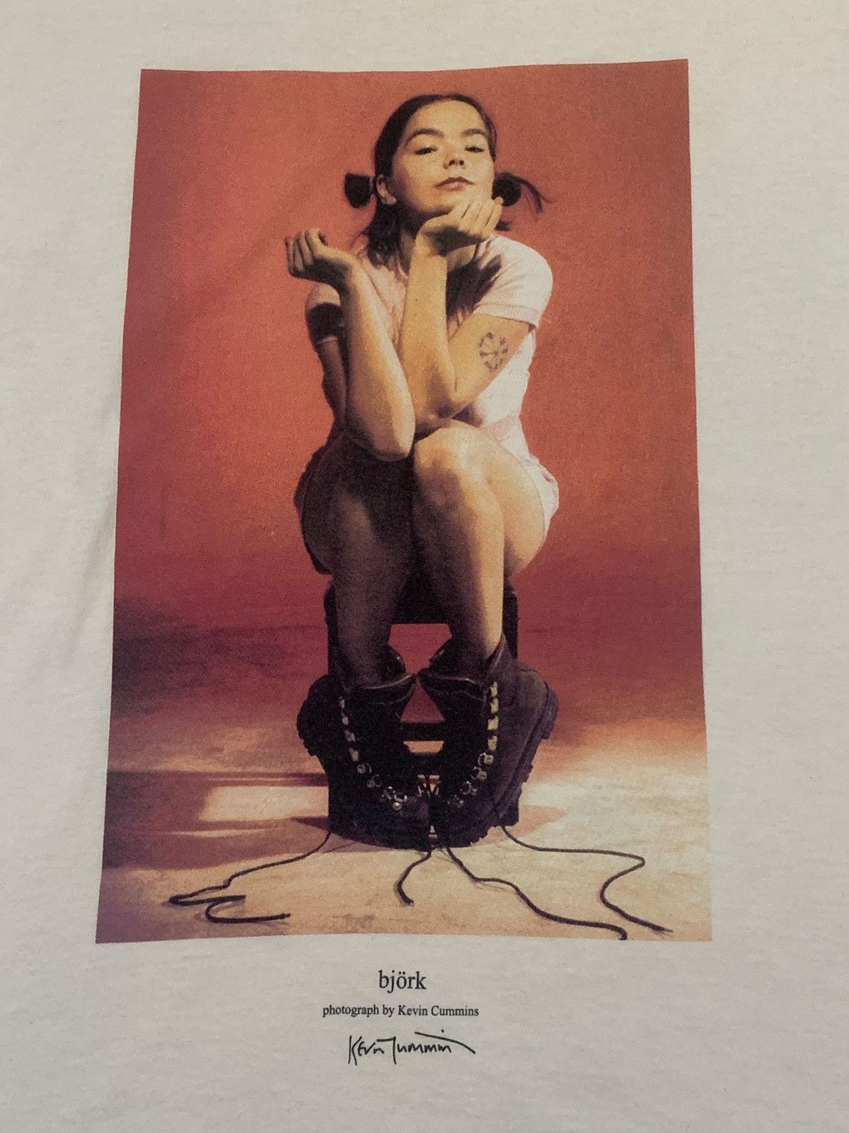 Band Tees × Vintage 2000s Bjork Photograph By Kevin Cummins Tshirt Size US M / EU 48-50 / 2 - 4 Thumbnail