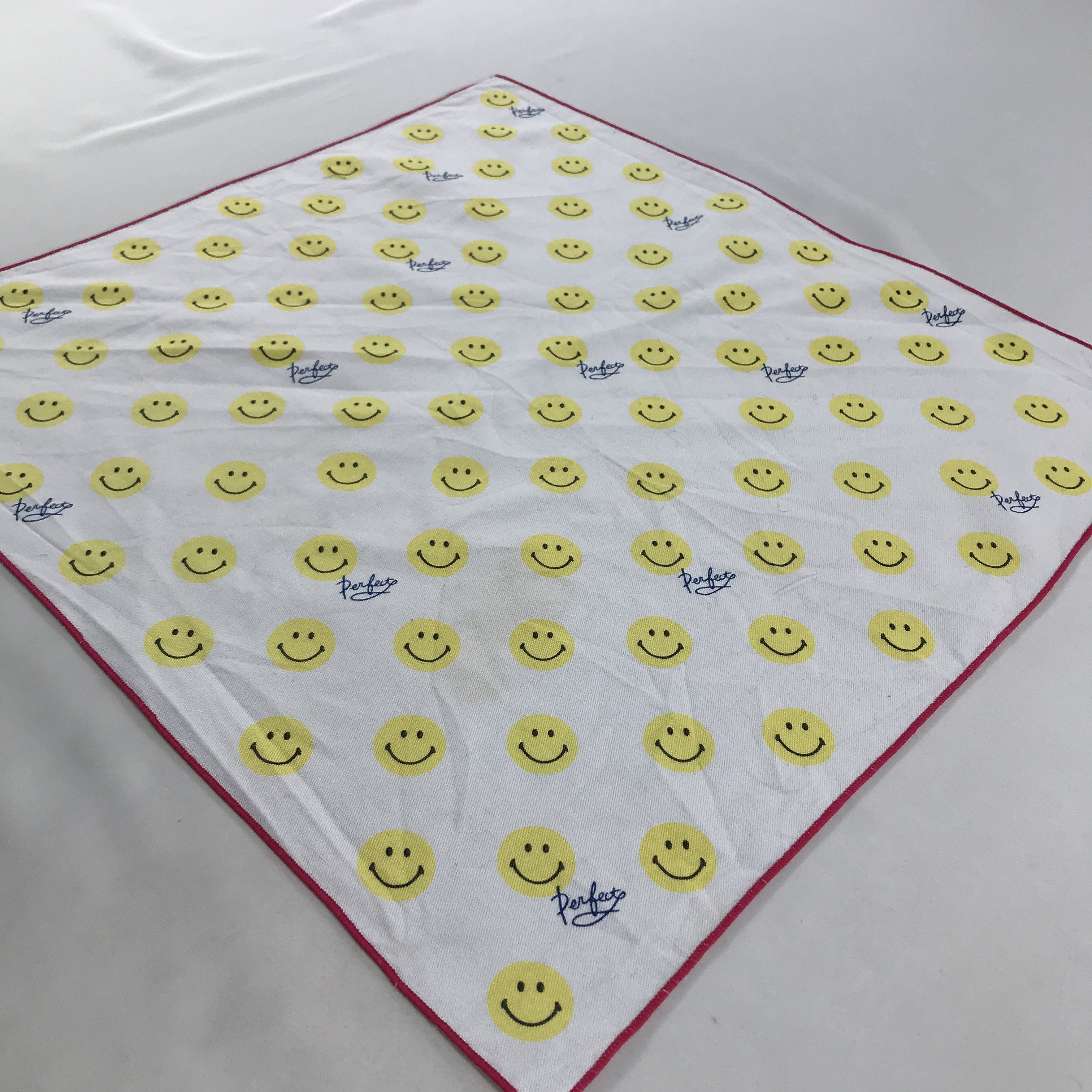 Vintage Vintage Smile Bandana / Handkerchief / Neckerchief -S1761 Size ONE SIZE - 2 Thumbnail