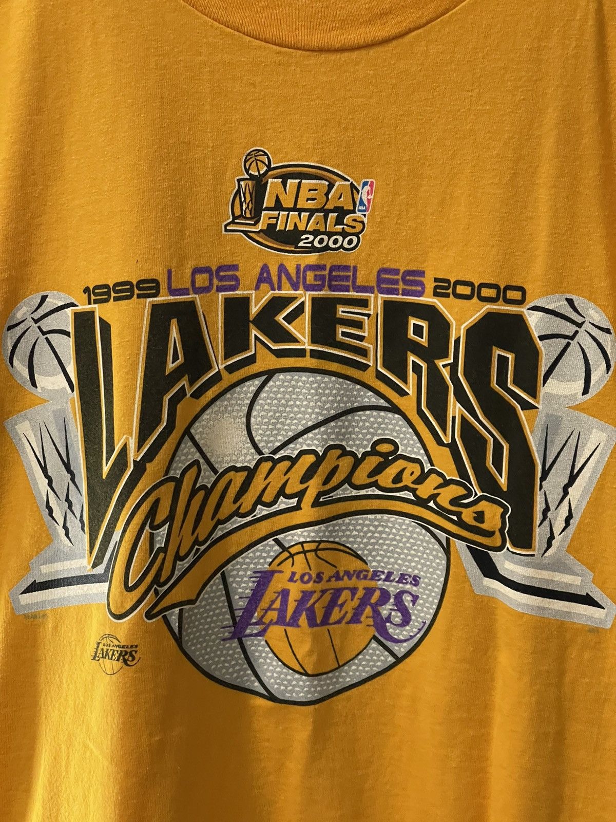Hanes × NBA × Vintage Vintage Los Angeles Lakers 3-Peat Championship Shirt Large Size US L / EU 52-54 / 3 - 2 Thumbnail