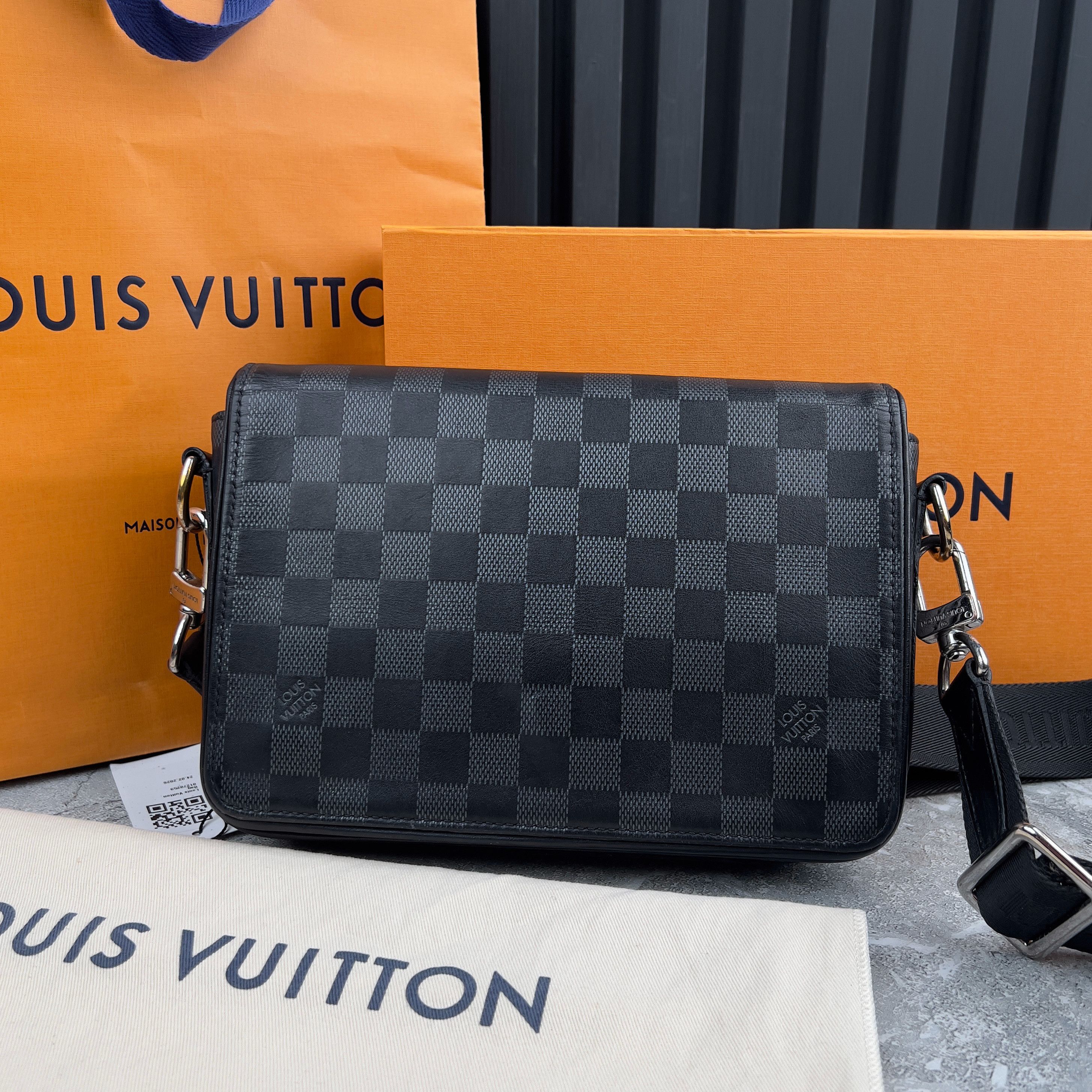 Louis Vuitton Studio Onyx Damier Infini Messenger Black Leather Size ONE SIZE - 1 Thumbnail