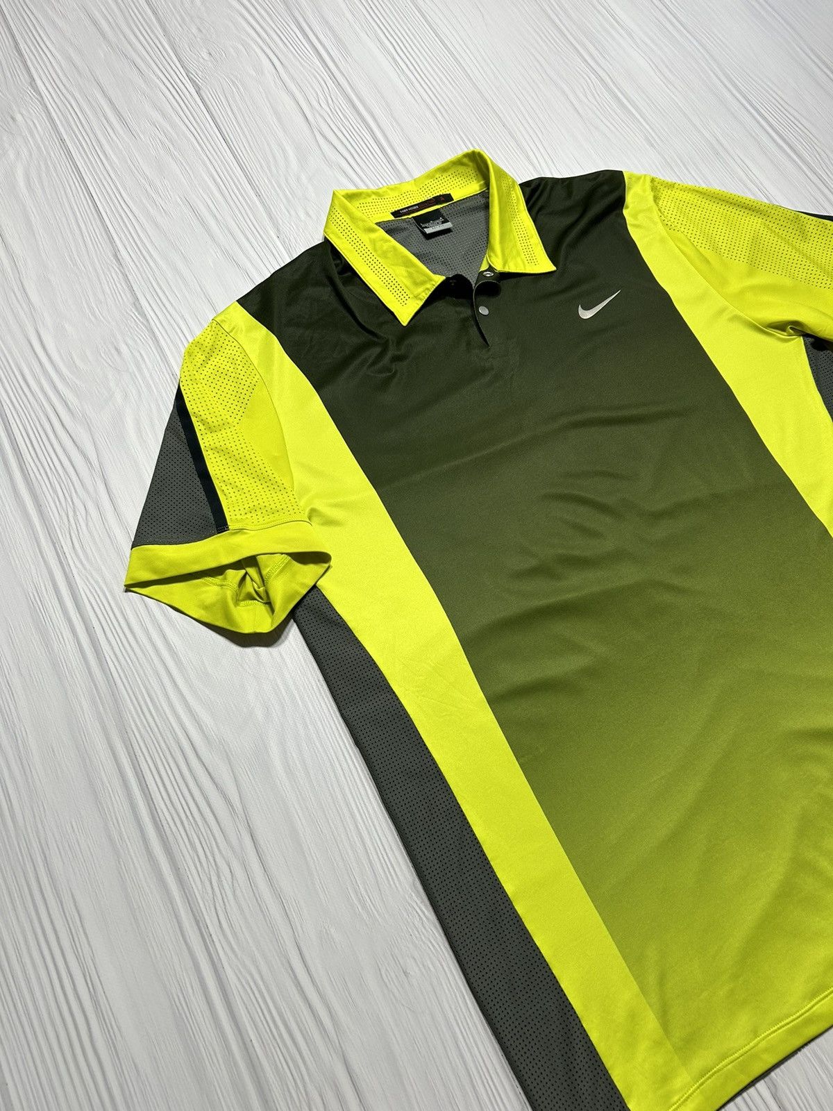 Nike × Tiger Woods Rare! Nike TW Tiger Woods Perforated Panel Polo Shirt Size US L / EU 52-54 / 3 - 3 Thumbnail