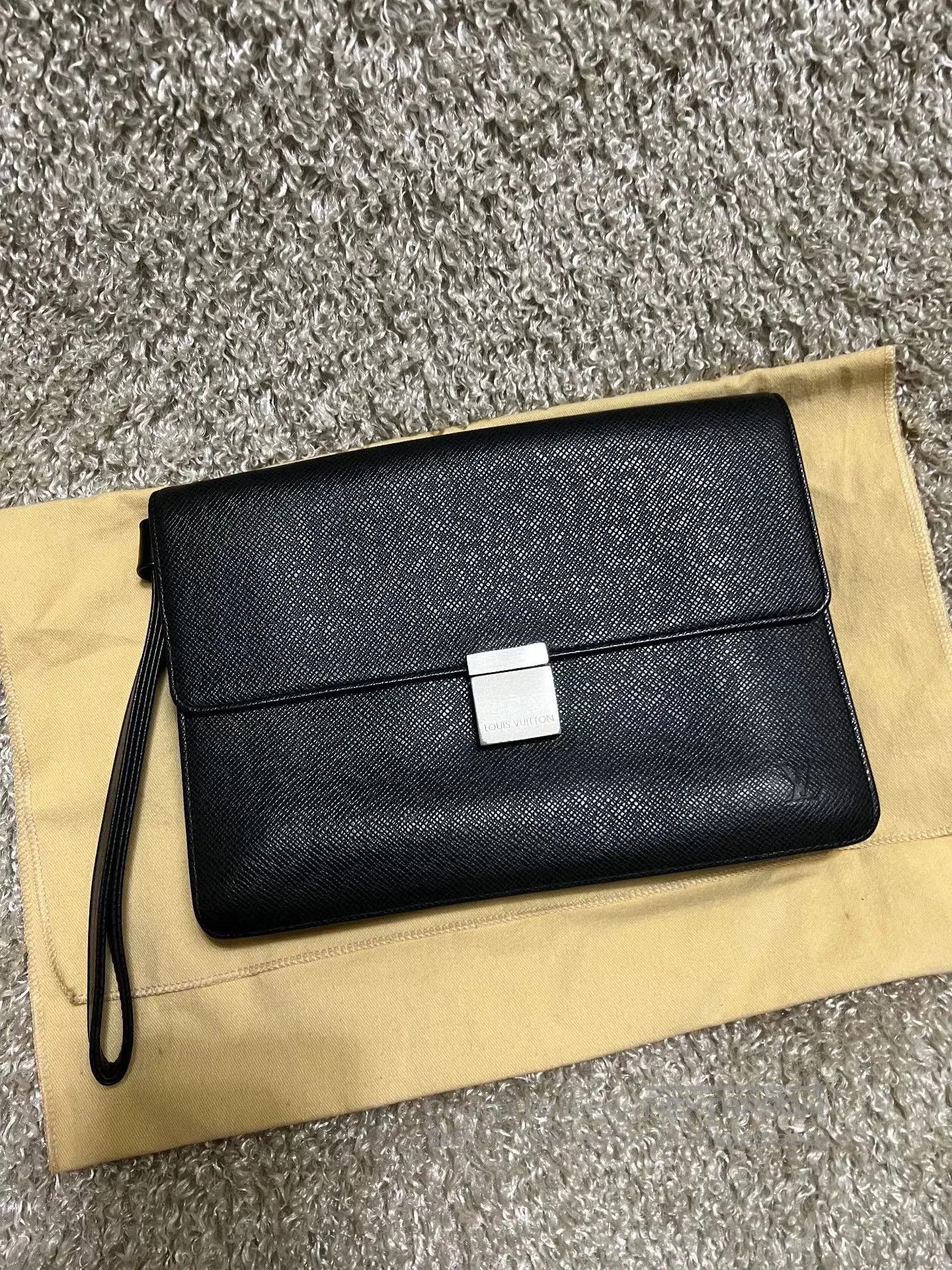 Louis Vuitton Louis Vuitton Men's Leather Handbag. Size ONE SIZE - 1 Thumbnail