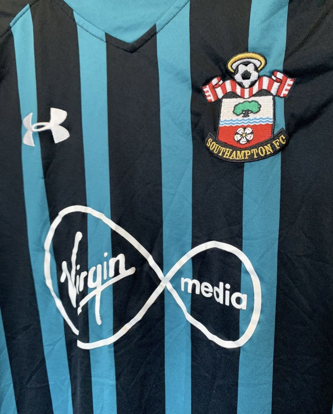 Under Armour SOUTHAMPTON UNDER ARMOUR 2017/2018 AWAY KIT SOCCER JERSEY Size US S / EU 44-46 / 1 - 3 Thumbnail