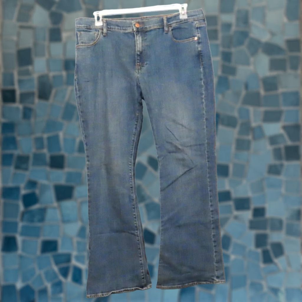 Old Navy Old Navy Jeans Women's 16 Regular Bootcut Denim Blue Med Wash Stretch Cotton Spandex Zipper Button Zip Inseam 30.5 in Boys? Size 38" / US 16 / IT 52 - 1 Thumbnail