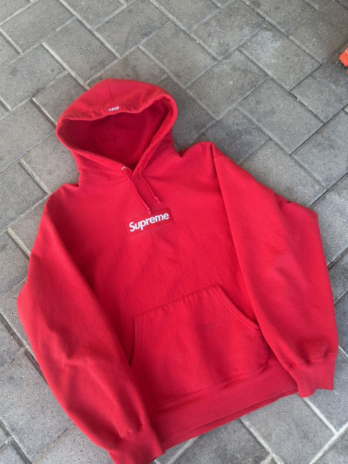 Supreme FW23 supreme red on red box logo hoodie Size US L / EU 52-54 / 3 - 2 Thumbnail