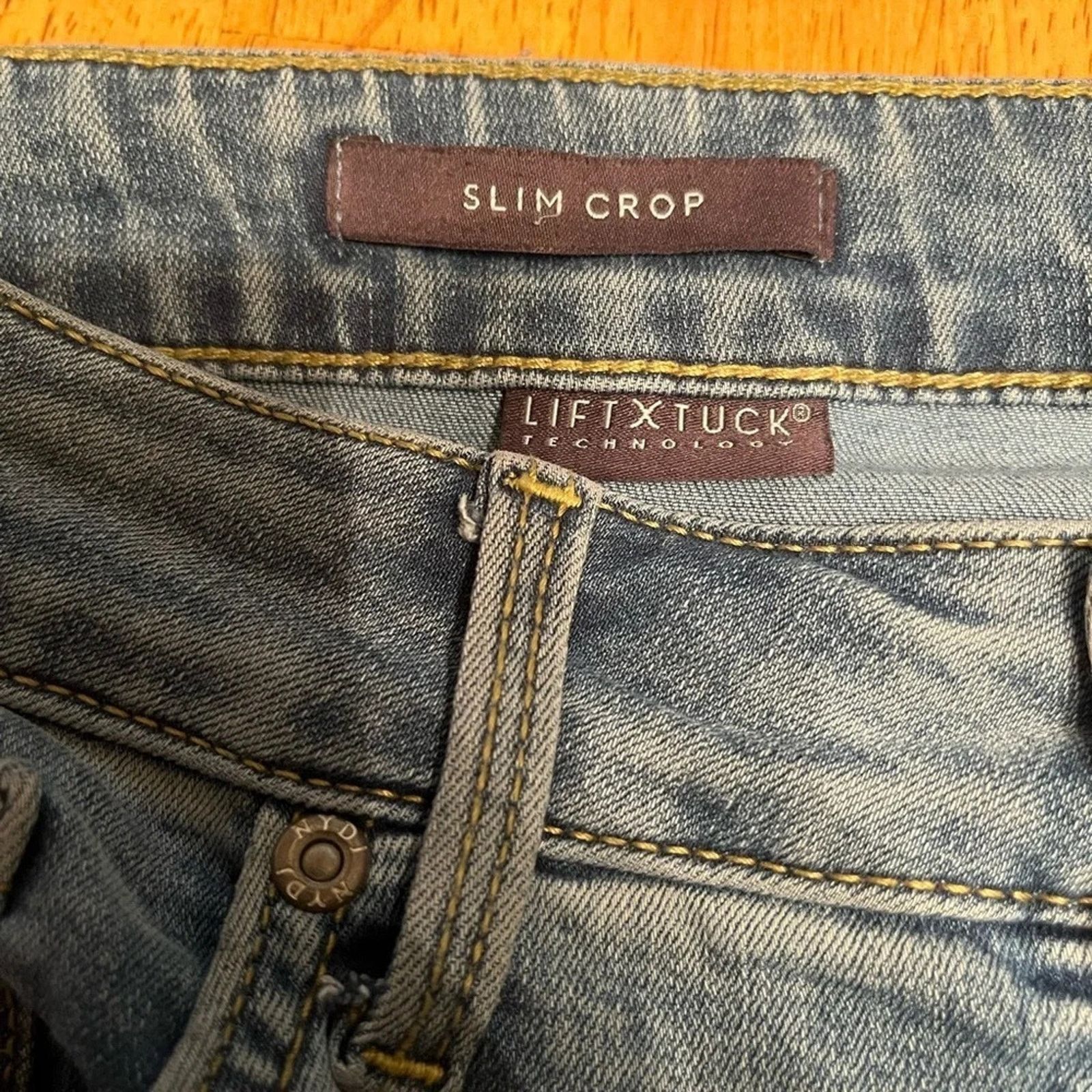 NYDJ NYDJ for Chico’s slim crop jeans, size 8. Lift & Tuck tech Size 30" / US 8 / IT 44 - 4 Thumbnail