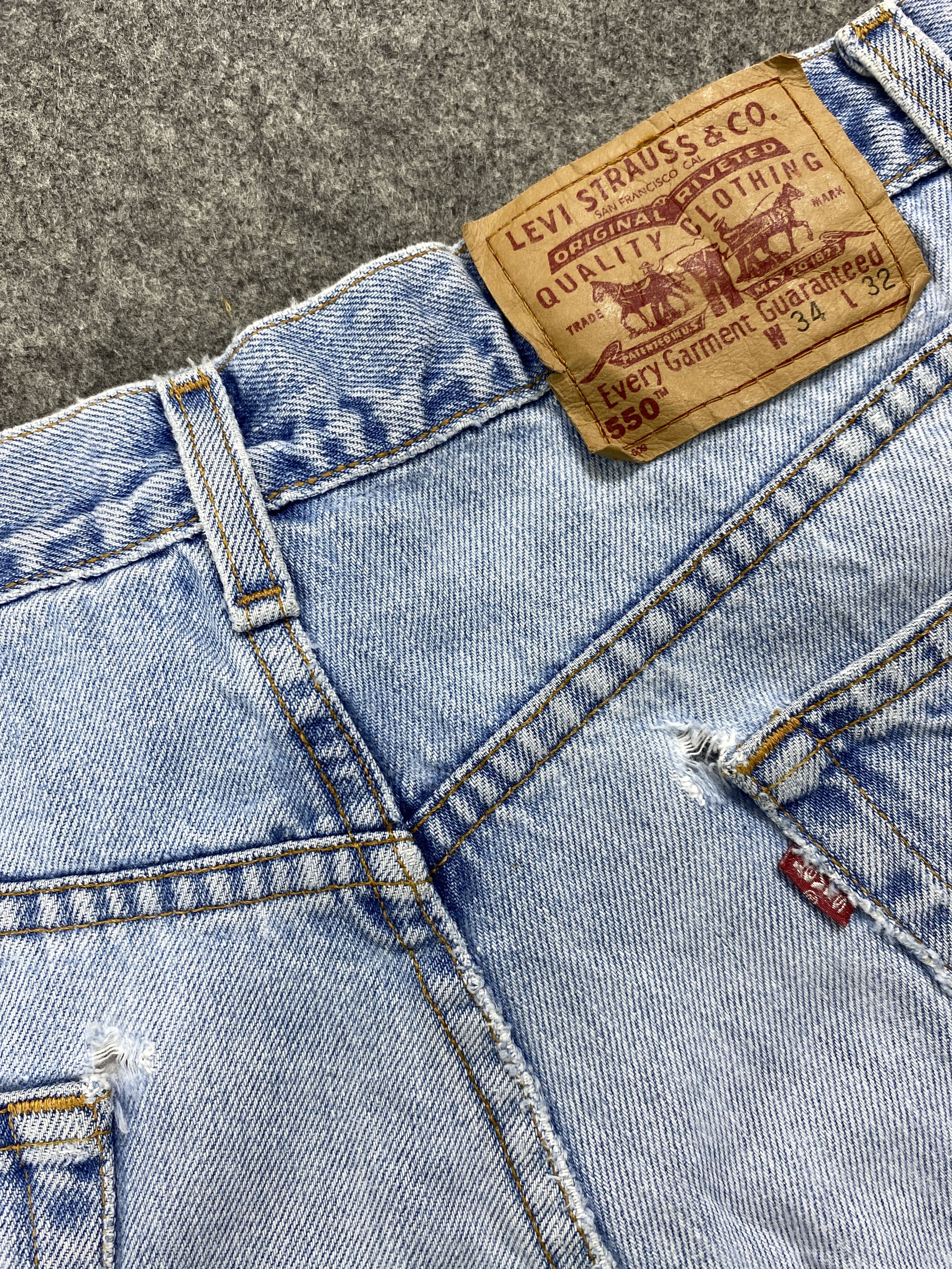 Levi's Mid Blue Vintage Levi's 550 Jeans 33x31 Denim -SJ015 Size US 33 - 10 Thumbnail