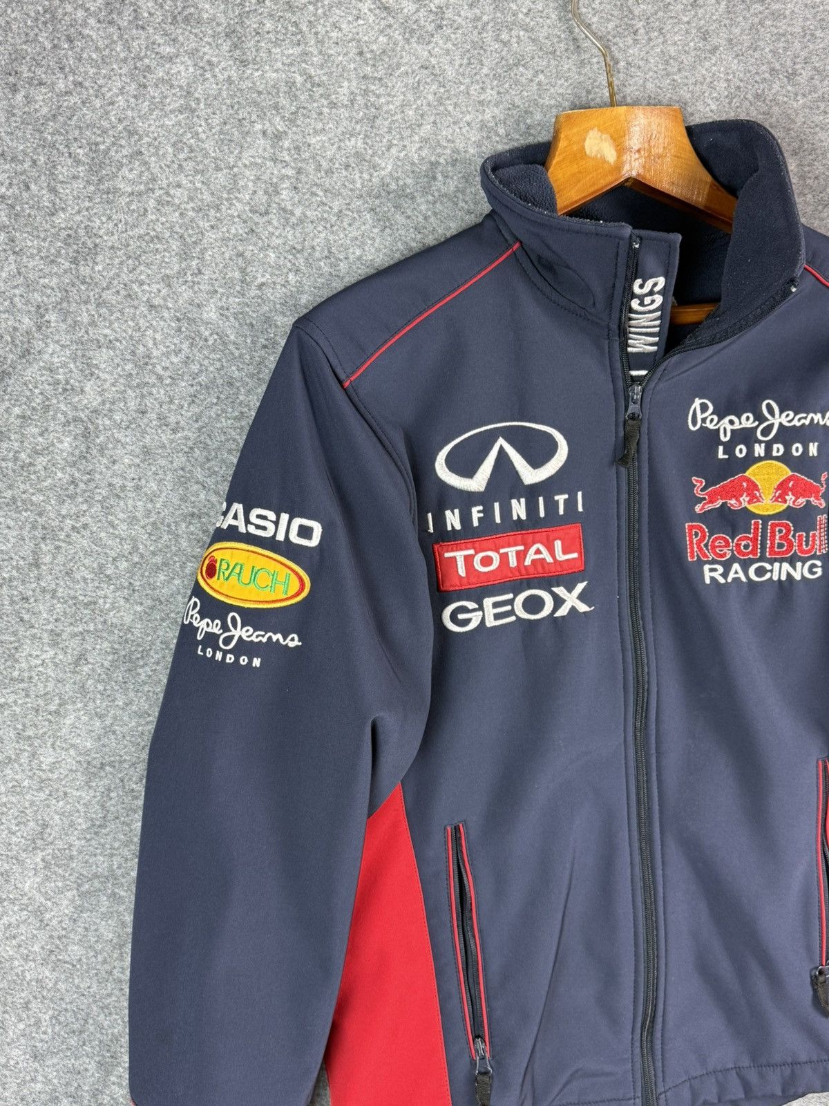 Red Bull Vintage Red Bull Racing Pepe Jeans Infinity Soft shell jacke Size US L / EU 52-54 / 3 - 5 Thumbnail