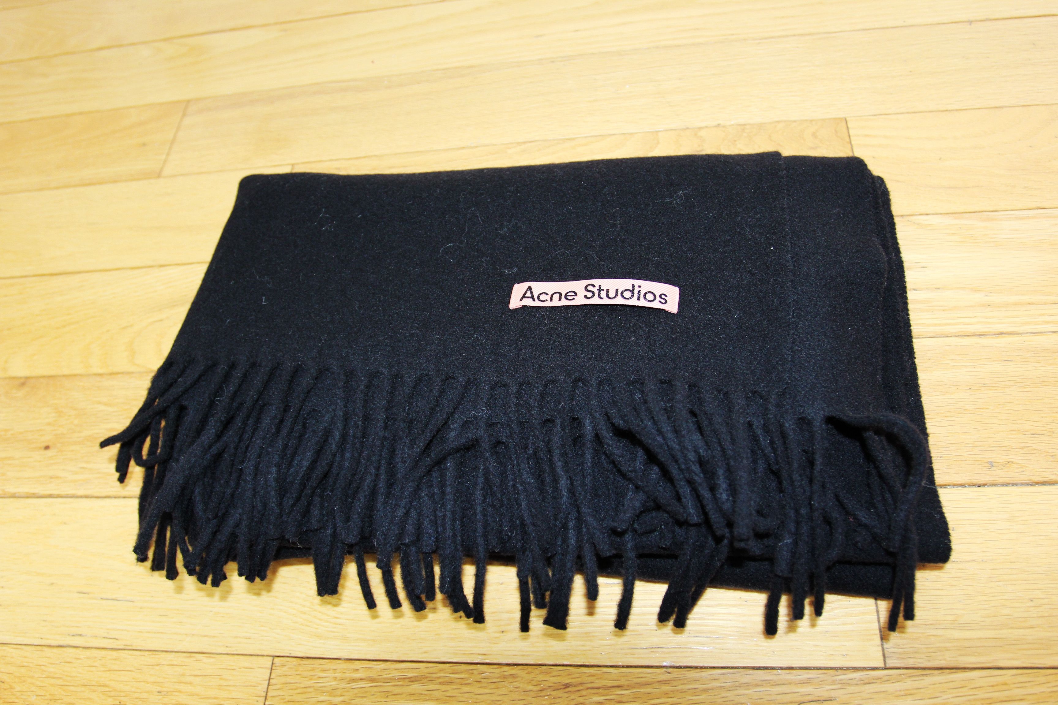 Acne Studios BNWT AW25 ACNE STUDIOS PINK PATCH OVERSIZED WOOL SCARF BLACK Size ONE SIZE - 2 Thumbnail