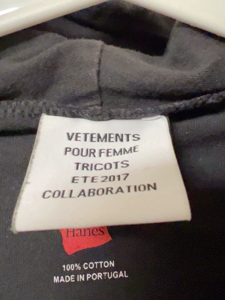 Vetements Vetements Asymmetric hooded sweatshirt STAFF has changed s Size US S / EU 44-46 / 1 - 3 Thumbnail