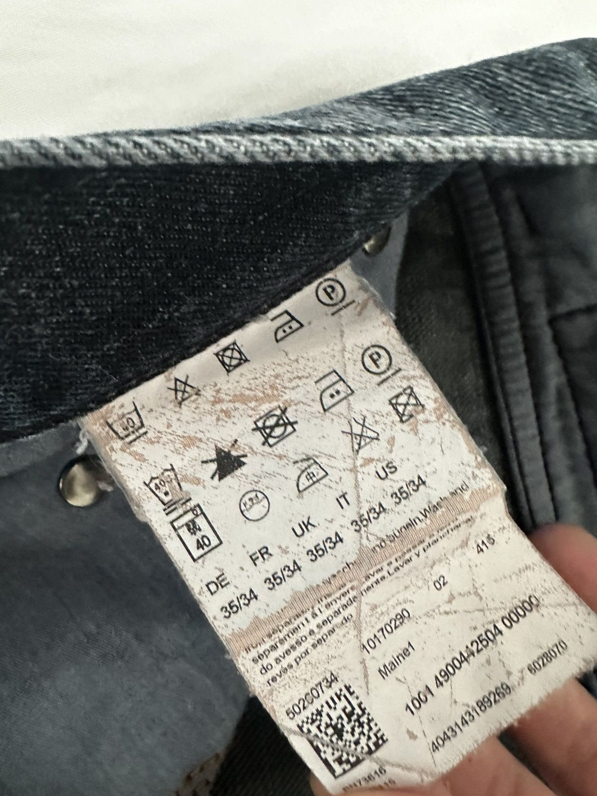 Hugo Boss Hugo Boss straight fit jeans in dark wash denim Size US 34 / EU 50 - 7 Thumbnail