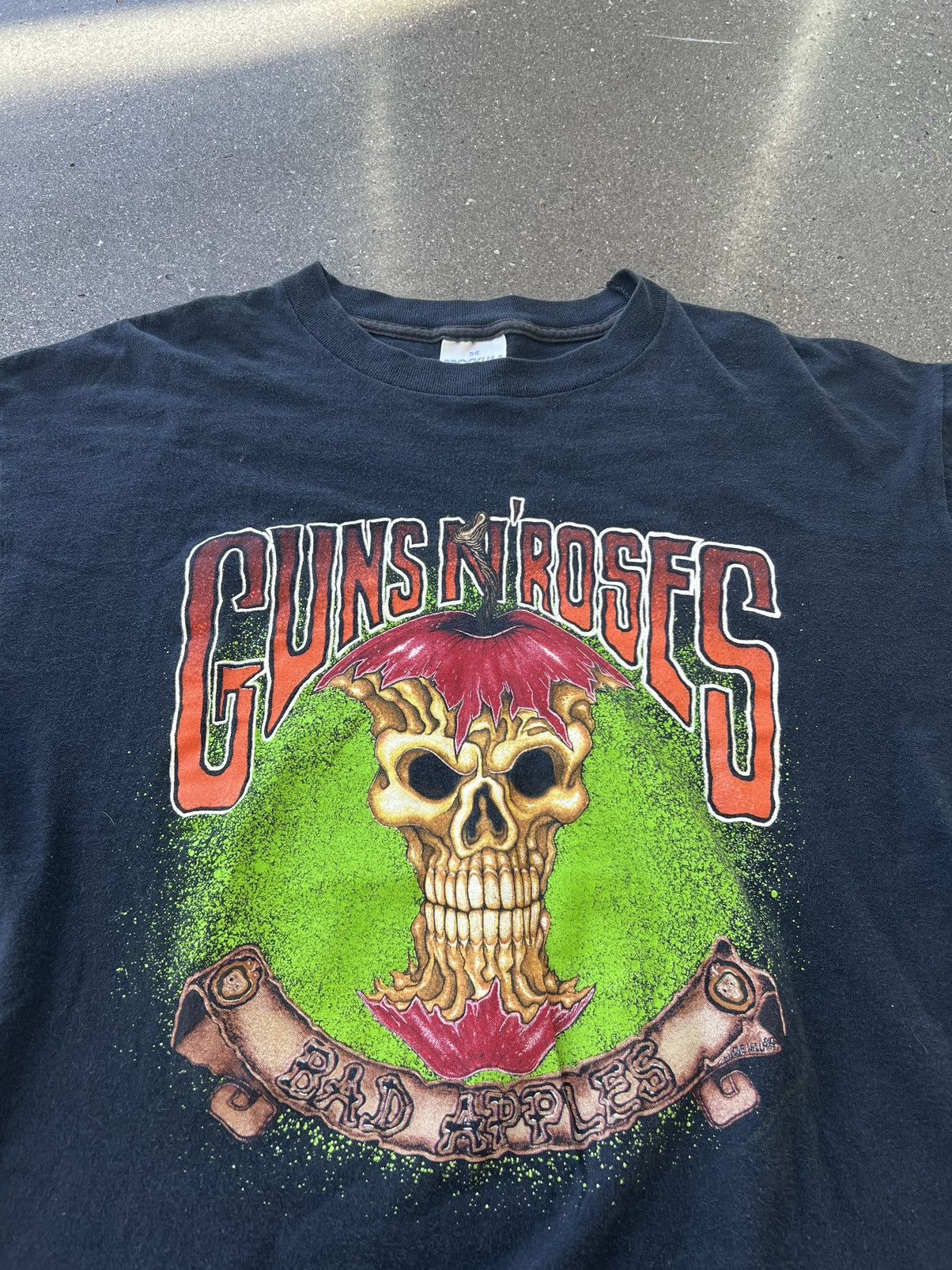 Band Tees Vintage Guns N Roses 1992 tour tee Size US XL / EU 56 / 4 - 2 Thumbnail